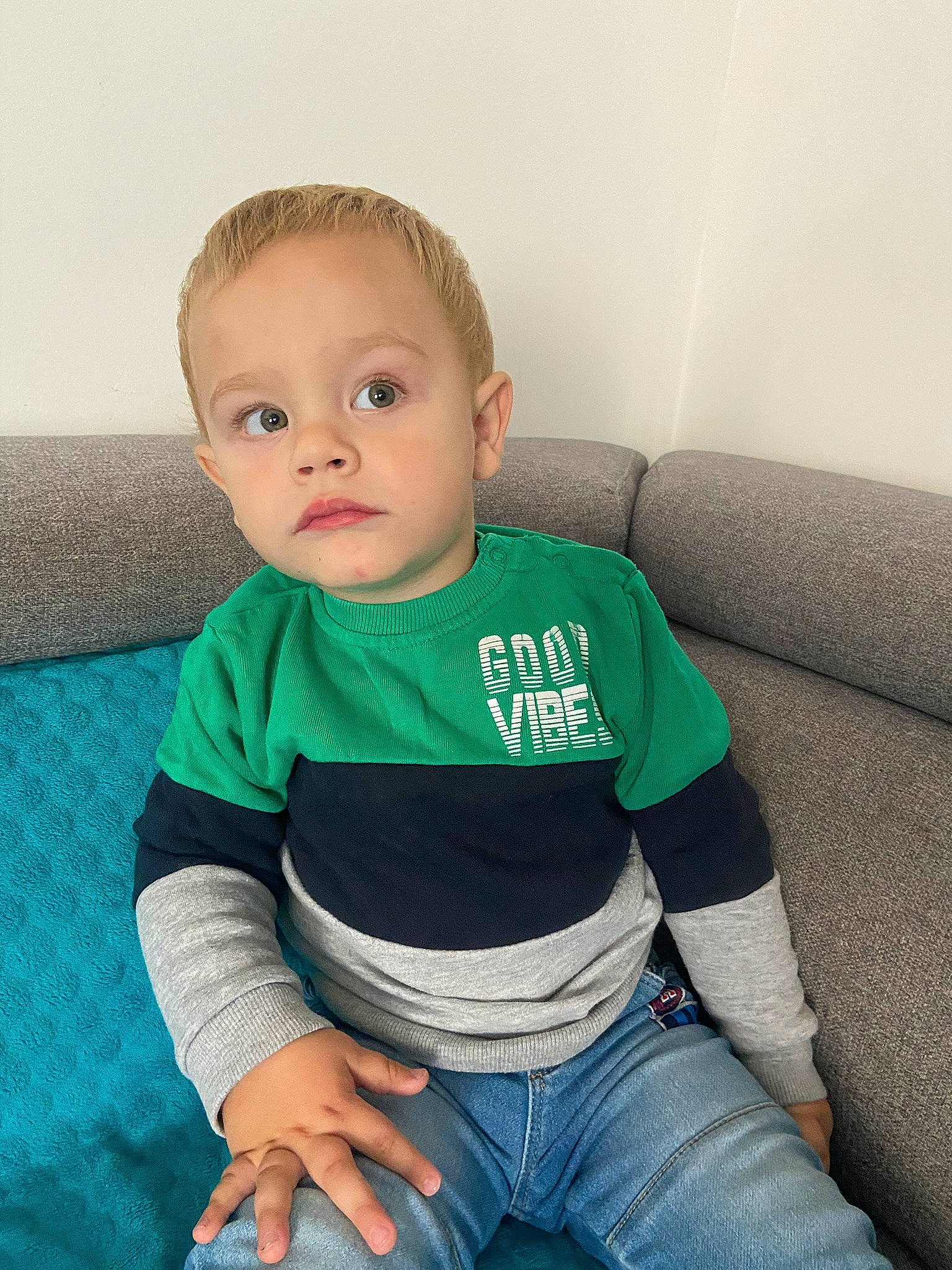 Cristian George participe au concours pour gagner de l'argent avec cette photo : baby, baby_toddler_clothing, cheek, clothing, comfort, couch, elbow, eye, face, head, human_body, jeans, knee, person, sitting, skin, sleeve, t_shirt, thigh, toddler