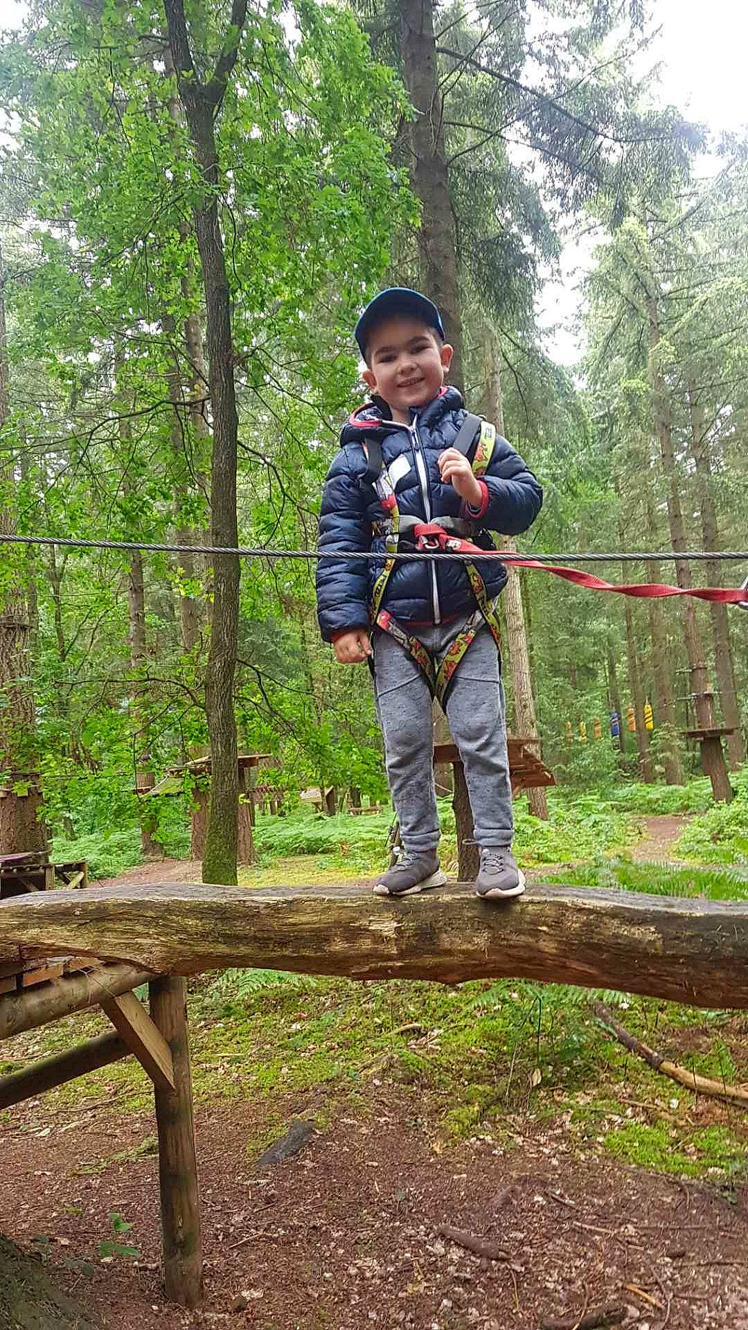 Eden a rejoint le concours — aidez-le/la à gagner de superbes lots ! branch, forest, grass, joy, jungle, leisure, natural_landscape, northern_hardwood_forest, old_growth_forest, outdoor_recreation, people_in_nature, person, plant, recreation, smile, temperate_broadleaf_and_mixed_forest, terrestrial_plant, toddler, trail, tree