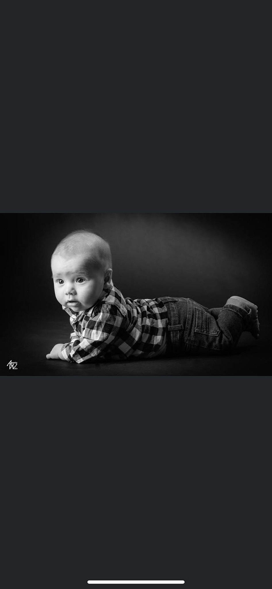 Aaron participe au concours pour gagner de l'argent avec cette photo : baby, baby_toddler_clothing, black_and_white, child_model, collar, curious, darkness, flash_photography, monochrome, monochrome_photography, person, photo_shoot, plaid, portrait, portrait_photography, shirt, sleeve, stock_photography, tartan