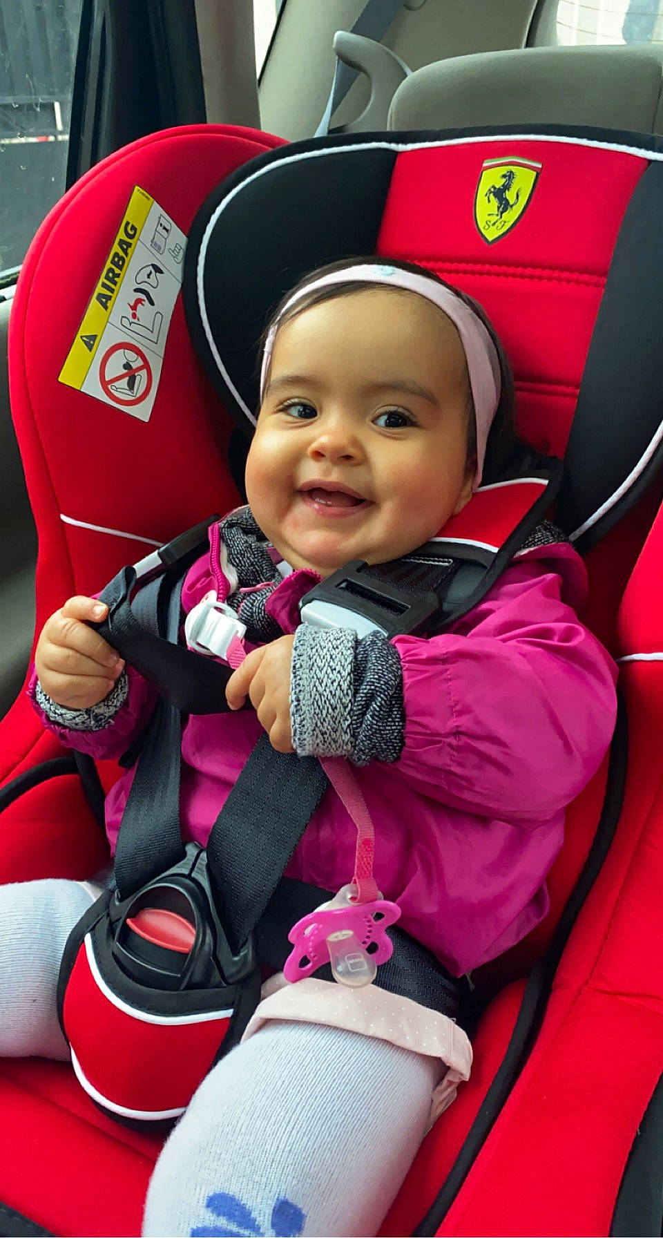 Ayline participe au concours pour gagner de l'argent avec cette photo : auto_part, baby, baby_carriage, baby_toddler_clothing, car_seat, child, comfort, face, fun, happy, headwear, joy, magenta, outerwear, person, pink, product, purple, red, skin