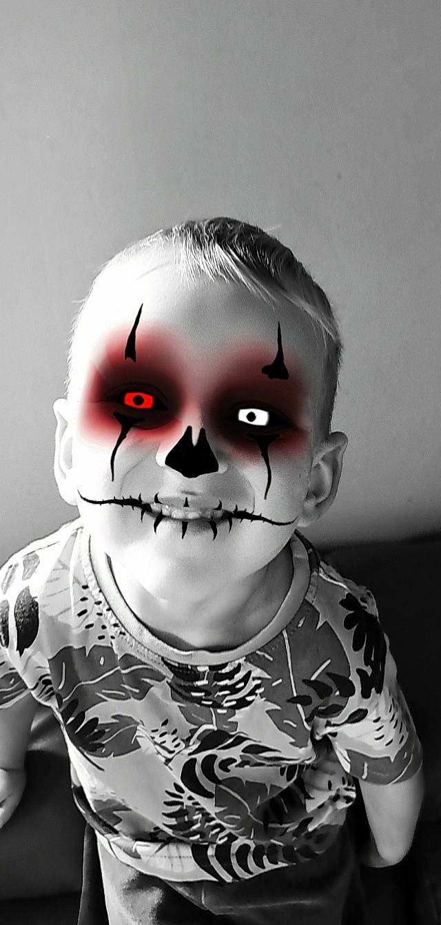 Diego a rejoint le concours — aidez-le/la à gagner de superbes lots ! art, black_hair, eyebrow, eyelash, eyewear, fictional_character, flash_photography, graphic_design, happy, jaw, monochrome, monochrome_photography, no_expression, person, personal_protective_equipment, portrait_photography, sleeve, sports_gear, style, symmetry