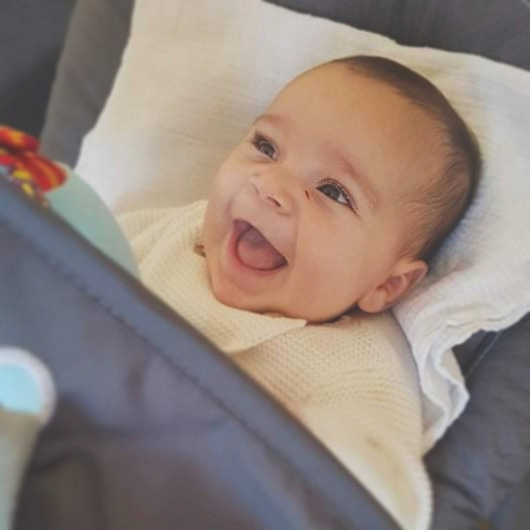 Manoé a rejoint le concours — aidez-le/la à gagner de superbes lots ! baby, cheek, chin, comfort, eye, eyebrow, face, happy, head, headgear, iris, lip, mouth, nose, person, product, skin, sleeve, smile, textile