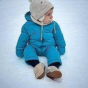 élio participe au concours pour gagner de l'argent avec cette photo : child, toddler, snow, winter_clothing, snowsuit, hat, pacifier, outdoor, cold_weather, boots, sitting, blue, beige, cute, winter, play, baby, frozen, snowy_background, warm_clothes