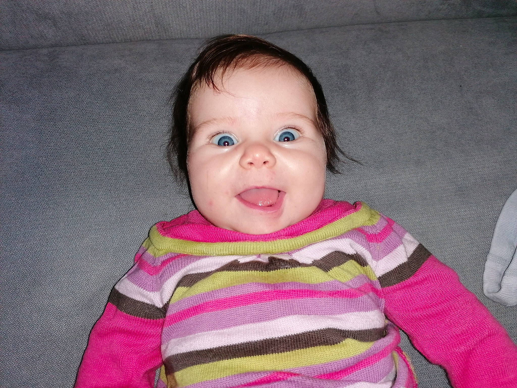 Emy a rejoint le concours — aidez-le/la à gagner de superbes lots ! baby_toddler_clothing, cheek, chin, clothing, eye, eyebrow, face, hair, hairstyle, head, iris, lip, mouth, neck, nose, outerwear, person, skin, sleeve, smile