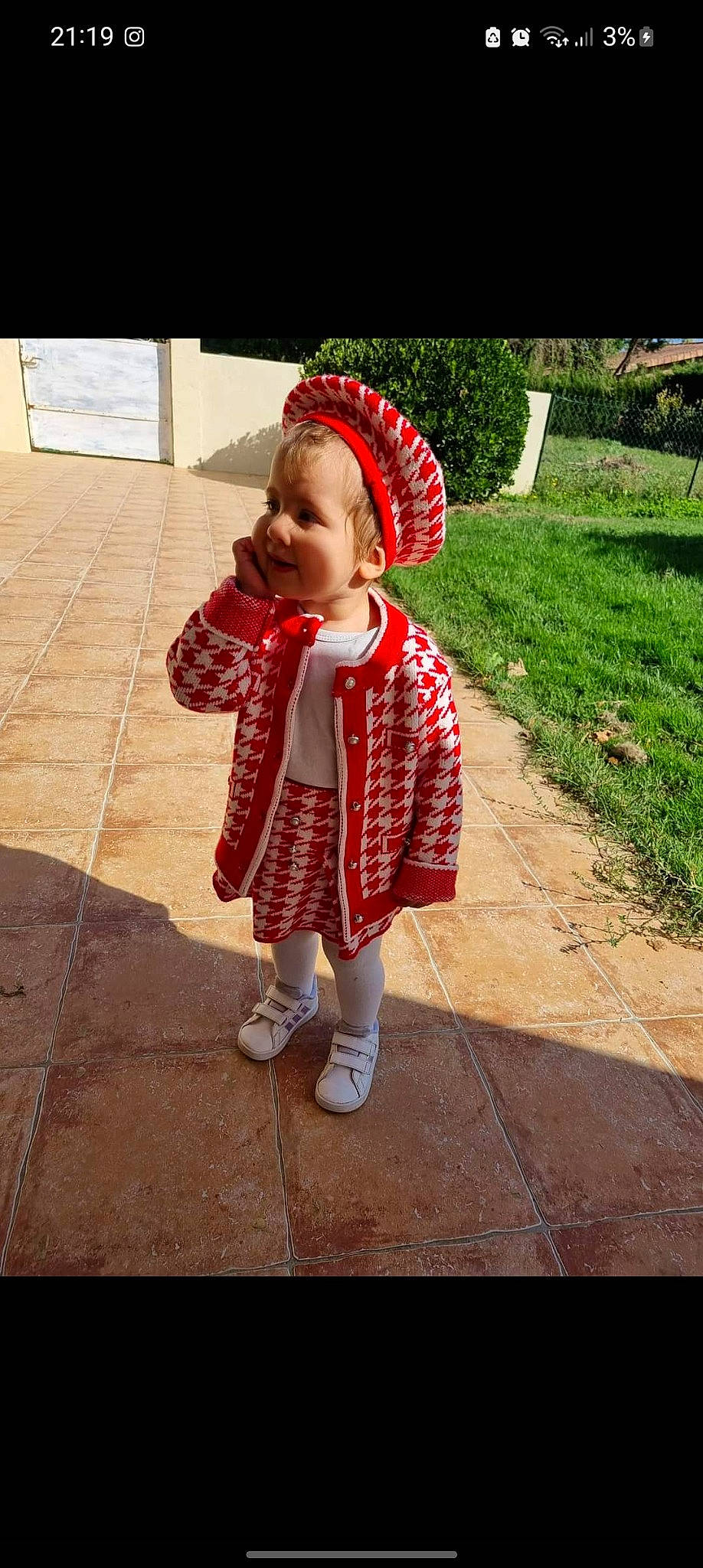 Tenessy participe au concours pour gagner de l'argent avec cette photo : baby, baby_toddler_clothing, cap, child, fashion_accessory, flooring, fun, grass, happy, human_leg, joy, pattern, person, plaid, plant, sandal, sleeve, sun_hat, tartan, tints_and_shades