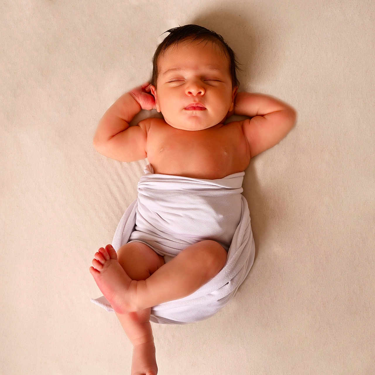 Romy participe au concours pour gagner de l'argent avec cette photo : arms, baby, blanket, child, cloth, cute, indoors, infant, legs, lying, minimalist, newborn, peaceful, portrait, relaxing, resting, skin, sleeping, soft, wrapped