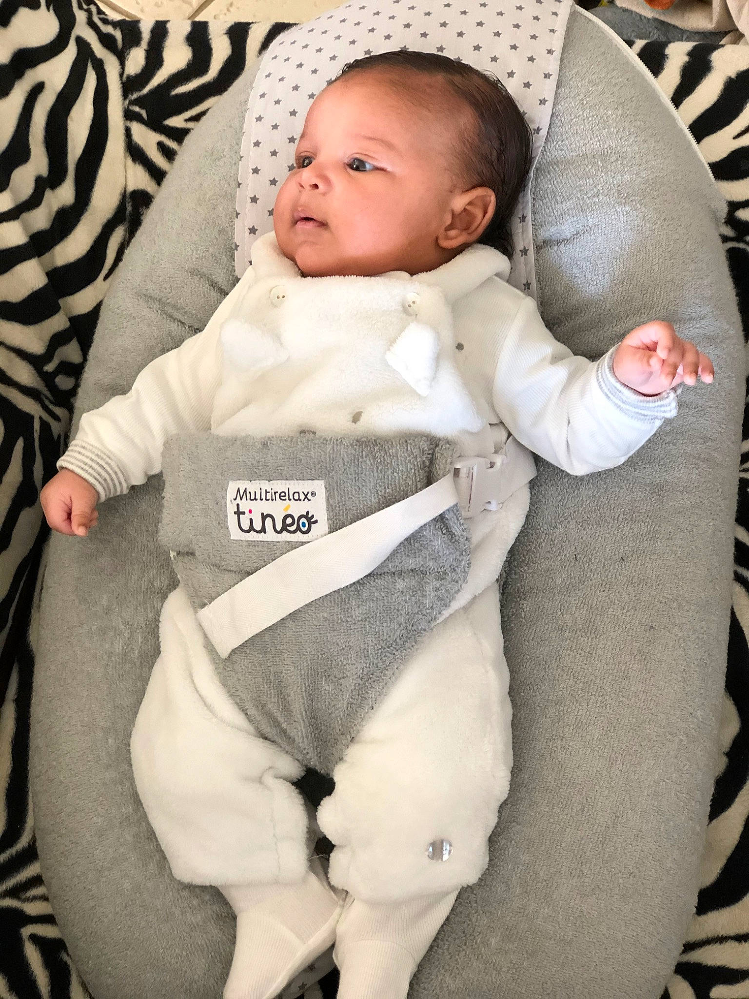 Jayden a rejoint le concours — aidez-le/la à gagner de superbes lots ! baby, baby_in_car_seat, baby_products, baby_sleeping, child, comfort, person, product, skin, toddler