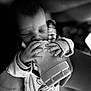Messon participe au concours pour gagner de l'argent avec cette photo : baby, bottle, feeding, infant, hands, closeup, black_and_white, peaceful, sleepy, clothing, portrait, newborn, cute, person, child, young, resting, soft, monochrome, nurturing