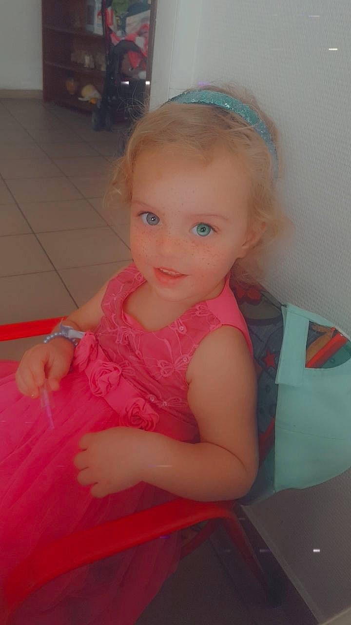 Kelly a rejoint le concours — aidez-le/la à gagner de superbes lots ! baby, cheek, child, eye, face, forehead, head, iris, lip, person, pink, skin, toddler