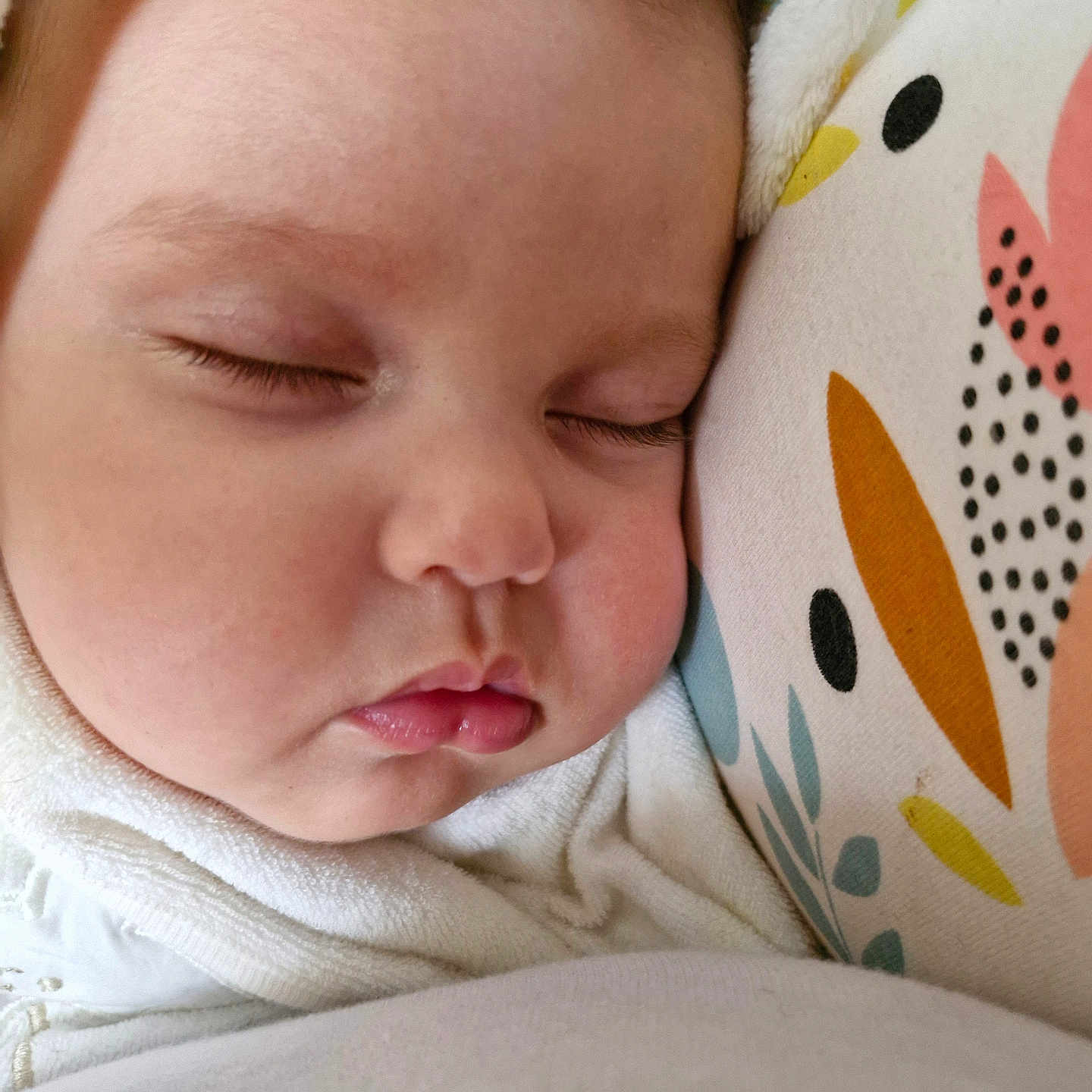 Afnane participe au concours pour gagner de l'argent avec cette photo : baby, blanket, cheek, child, closeup, comfort, cute, eyelashes, face, head, indoors, infant, mouth, nose, peaceful, pillow, resting, skin, sleeping, soft