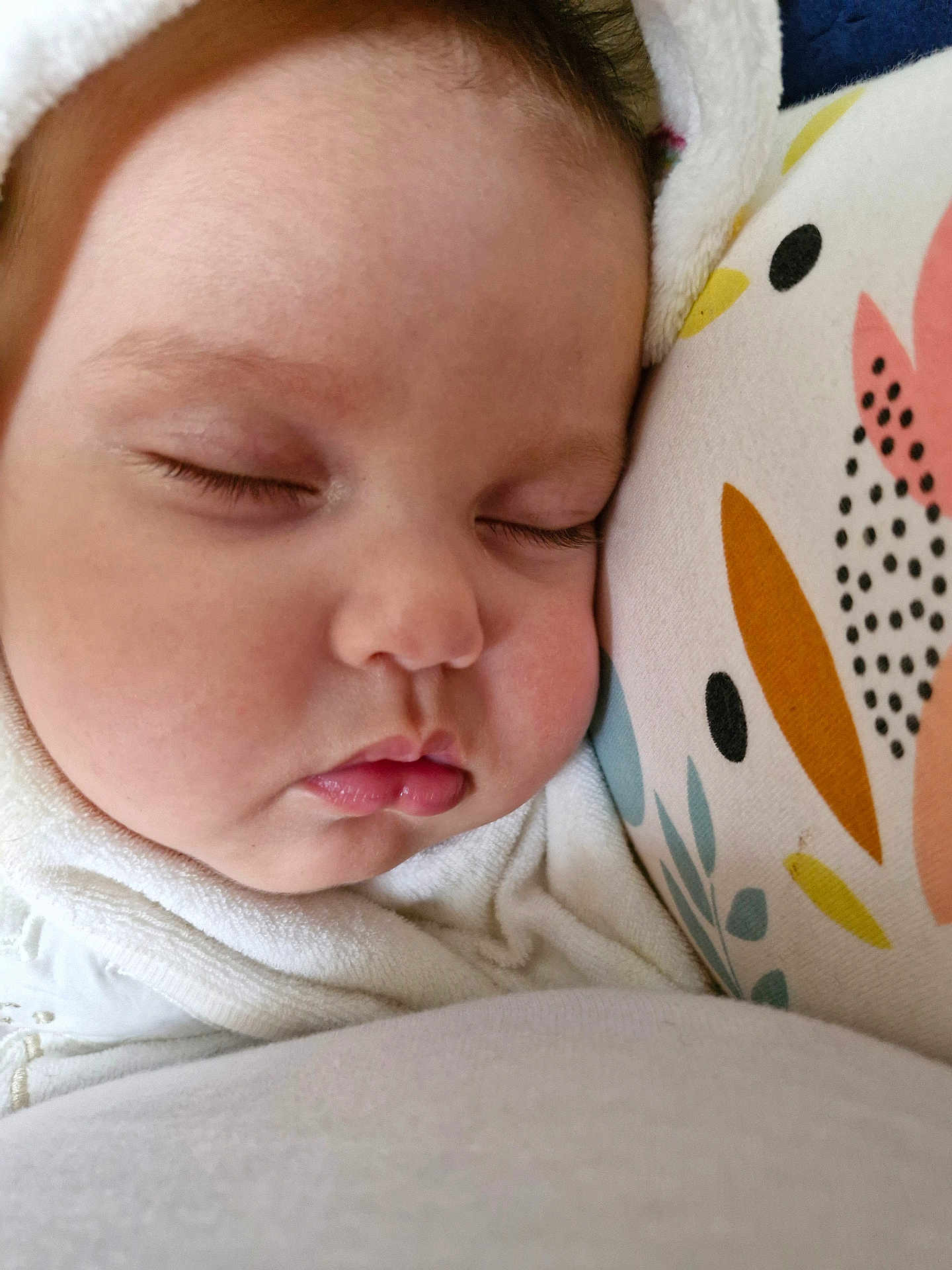 Afnane participe au concours pour gagner de l'argent avec cette photo : baby, sleeping, face, pillow, blanket, closeup, peaceful, child, soft, infant, cute, resting, indoors, skin, head, cheek, eyelashes, mouth, nose, comfort