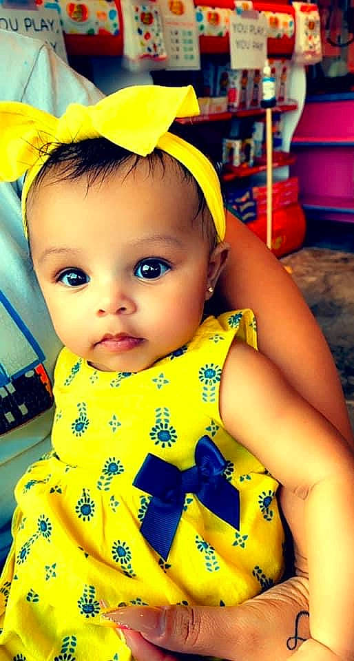 Miamor is registered to the contest to win money with this photo: baby, baby_toddler_clothing, blue, cheek, chin, cool, dress, eye, eyebrow, eyelash, face, fun, happy, head, iris, nose, person, photograph, skin, toddler