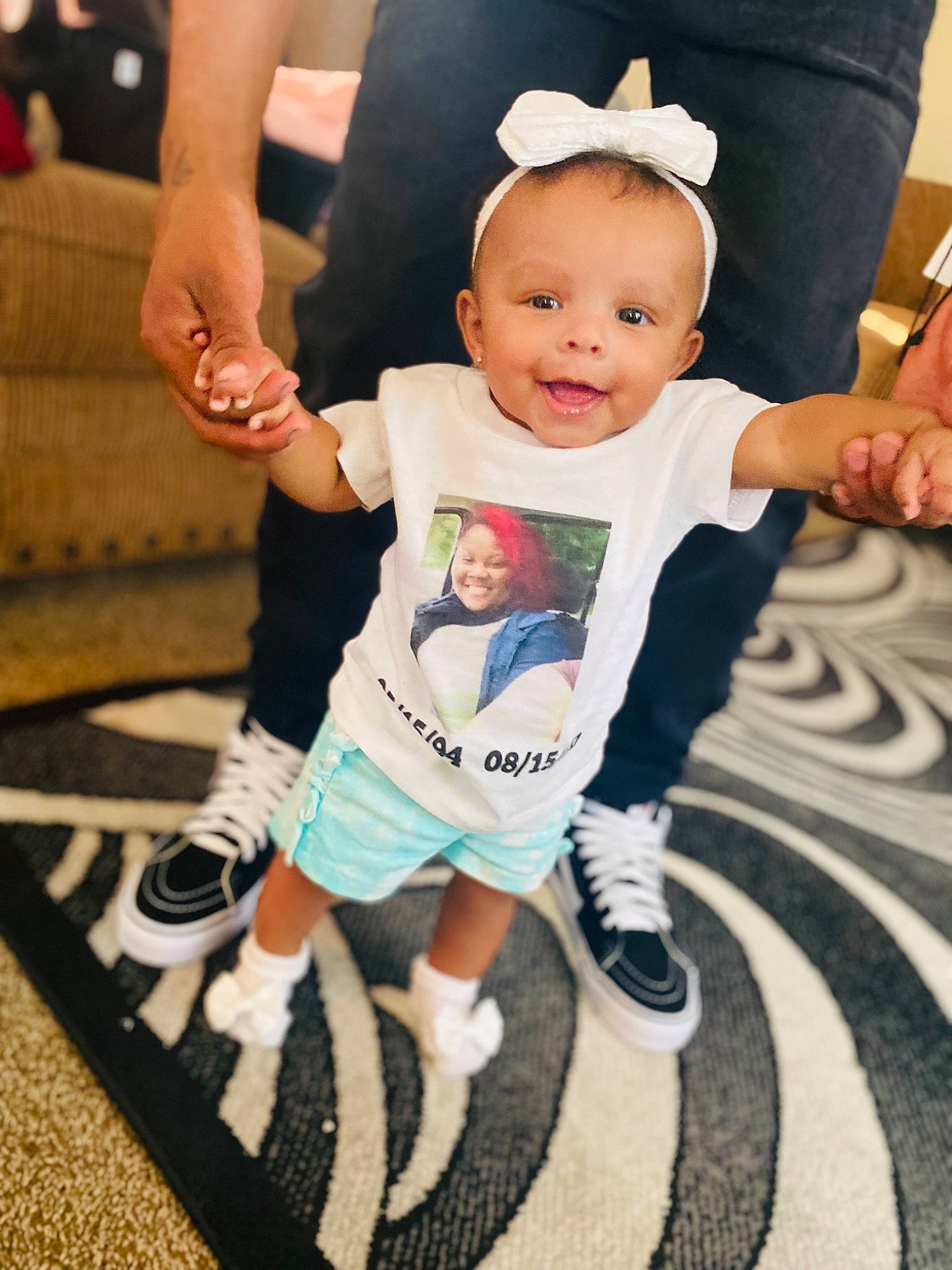 Miamor is registered to the contest to win money with this photo: arm, baby, baby_toddler_clothing, black, child, face, finger, flooring, fun, gesture, hand, happy, joy, person, photograph, sleeve, smile, snapshot, sportswear, t_shirt