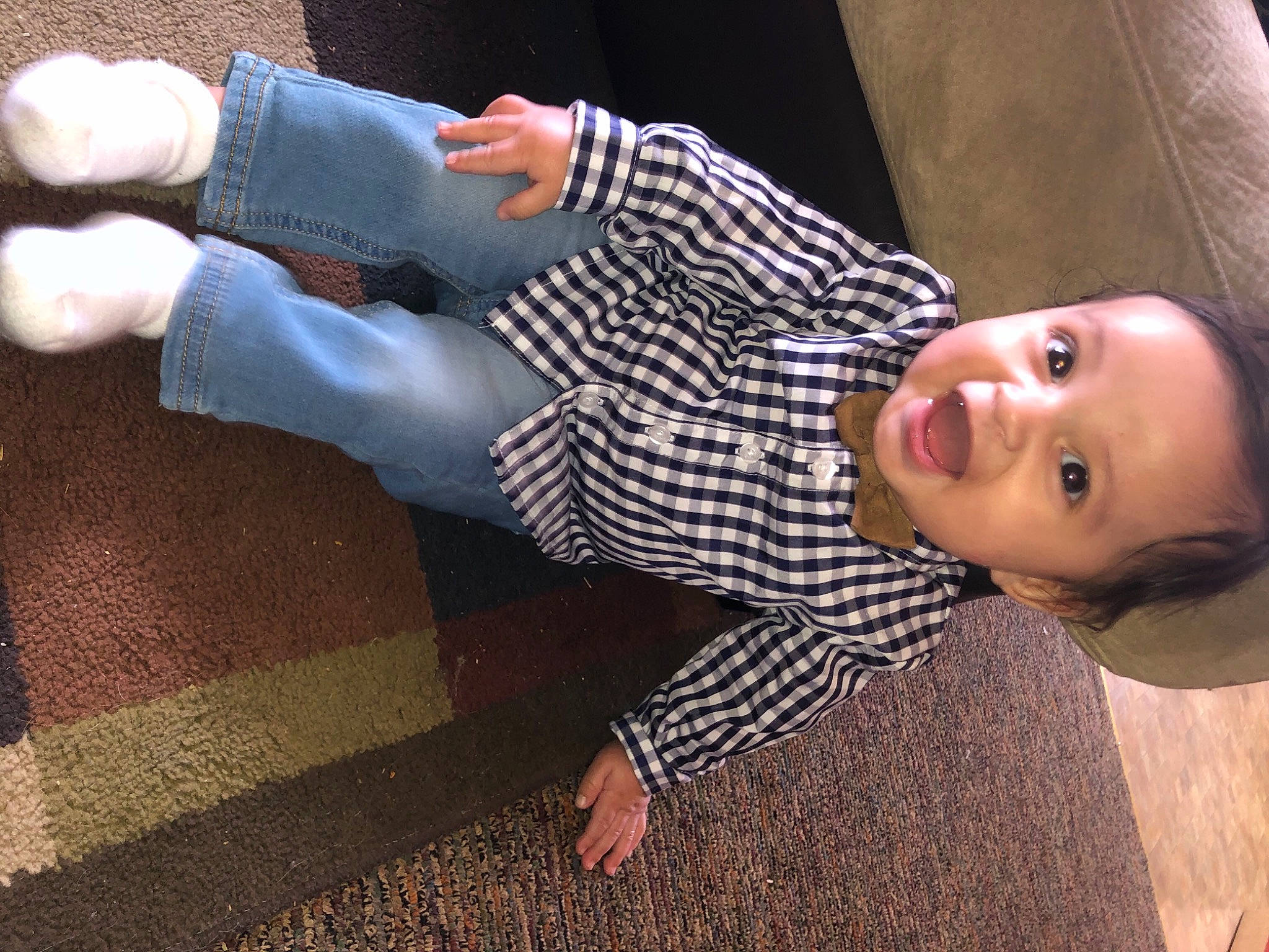 Zaydrian is registered to the contest to win money with this photo: baby, baby_toddler_clothing, comfort, cool, flooring, foot, fun, gesture, happy, human_body, human_leg, joint, knee, pattern, person, sitting, smile, sock, thigh, thumb