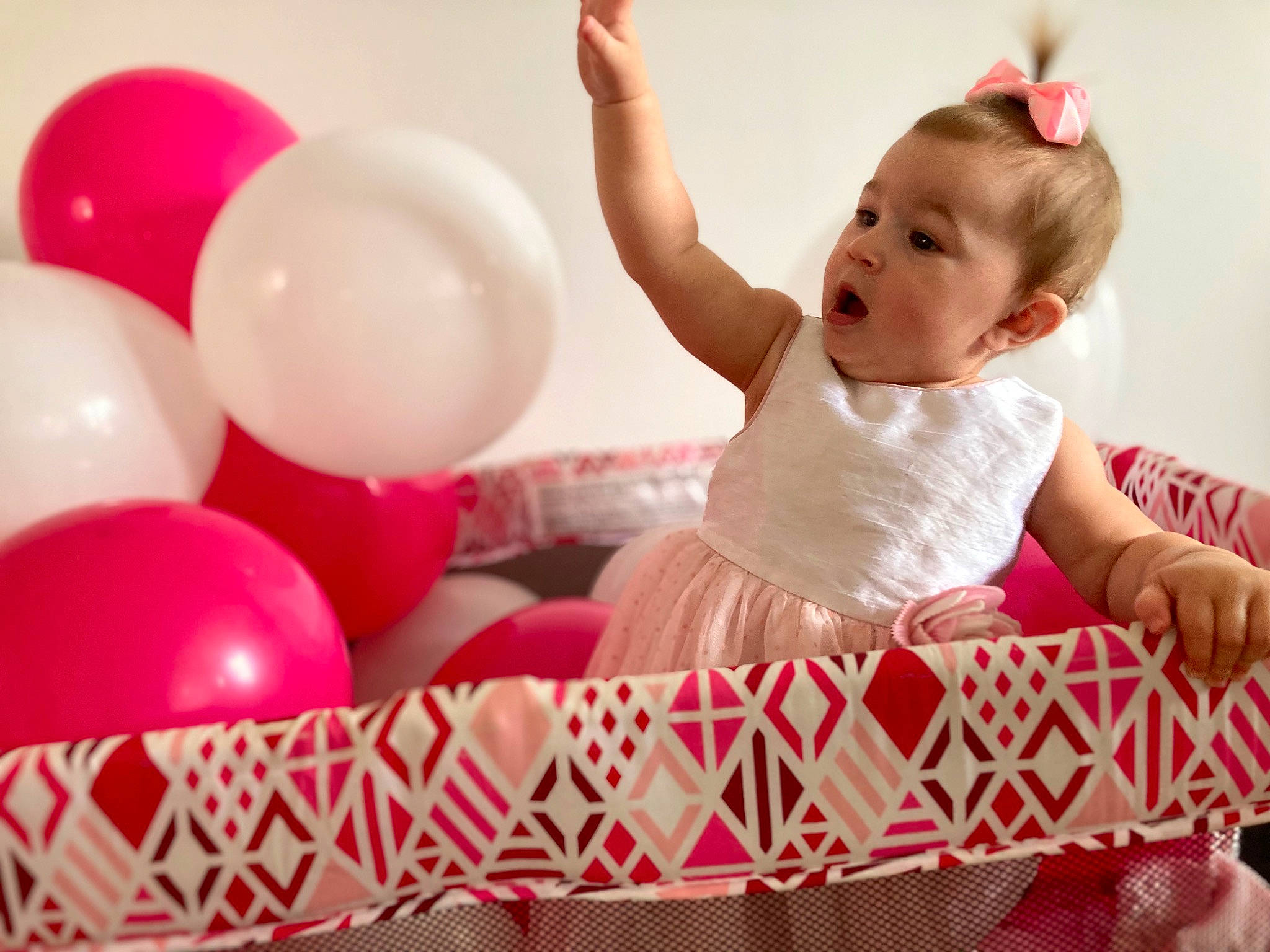 Brianna a rejoint le concours — aidez-le/la à gagner de superbes lots ! arm, baby, baby_toddler_clothing, balloon, beauty, child, event, facial_expression, fun, happy, leisure, magenta, party, party_supply, pattern, person, pink, product, red, sitting