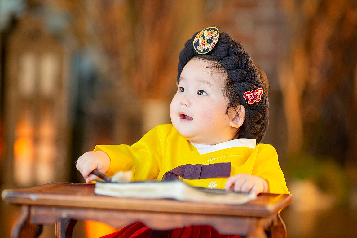 Isla is registered to the contest to win money with this photo: baby, cap, chair, child, costume, event, flash_photography, fun, happy, leisure, person, personal_protective_equipment, portrait_photography, recreation, sitting, smile, table, toddler, tradition, tree