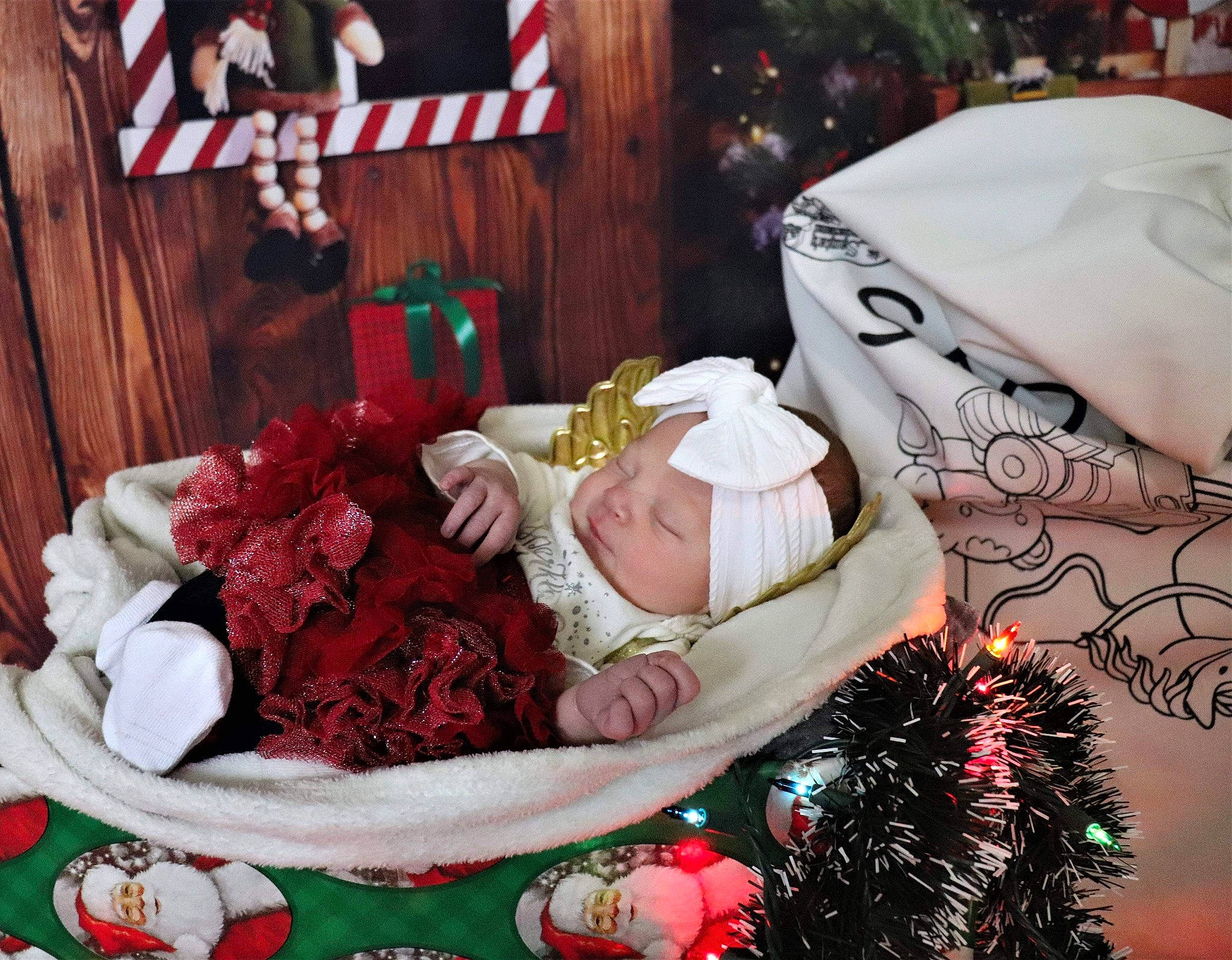 Cattleya joined the competition — help win amazing prizes! christmas, christmas_decoration, christmas_ornament, decoration, event, flower, gift_wrapping, headwear, holiday, linens, ornament, pattern, person, petal, pink, plant, present, red, room, rose