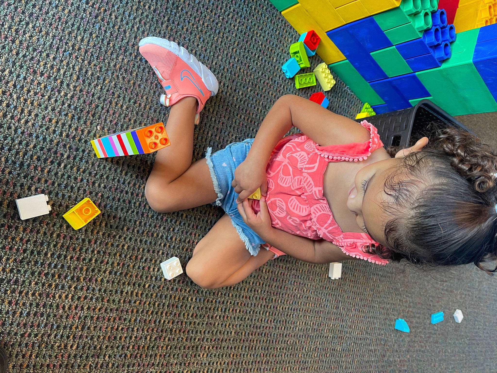 Ari-yana is registered to the contest to win money with this photo: barefoot, child, flooring, foot, fun, grass, happy, hat, human_leg, knee, leisure, pattern, person, play, sandal, shorts, sneakers, sock, t_shirt, thigh