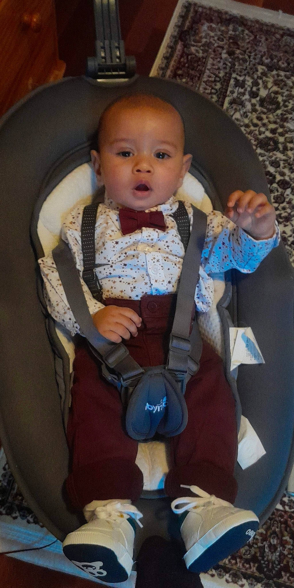 Younes participe au concours pour gagner de l'argent avec cette photo : auto_part, baby, baby_carriage, baby_in_car_seat, baby_products, baby_toddler_clothing, car_seat, chair, cheek, child, comfort, fun, person, seat_belt, sitting, toddler, vacation