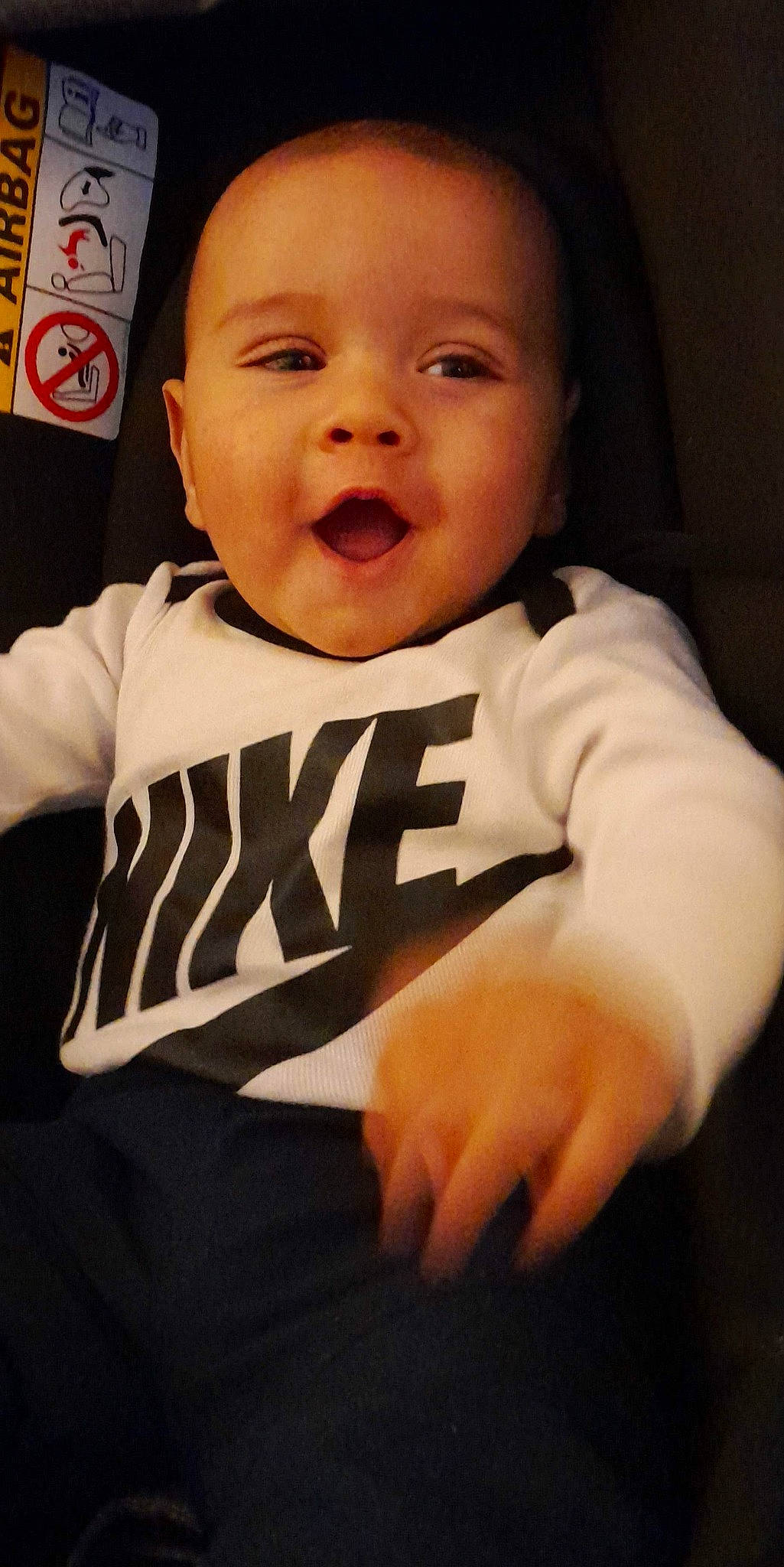 Younes participe au concours pour gagner de l'argent avec cette photo : baby, baby_laughing, baby_toddler_clothing, cheek, child, chin, comfort, eye, eyebrow, finger, flash_photography, gesture, happy, nose, person, sitting, sleeve, smile, t_shirt, thumb