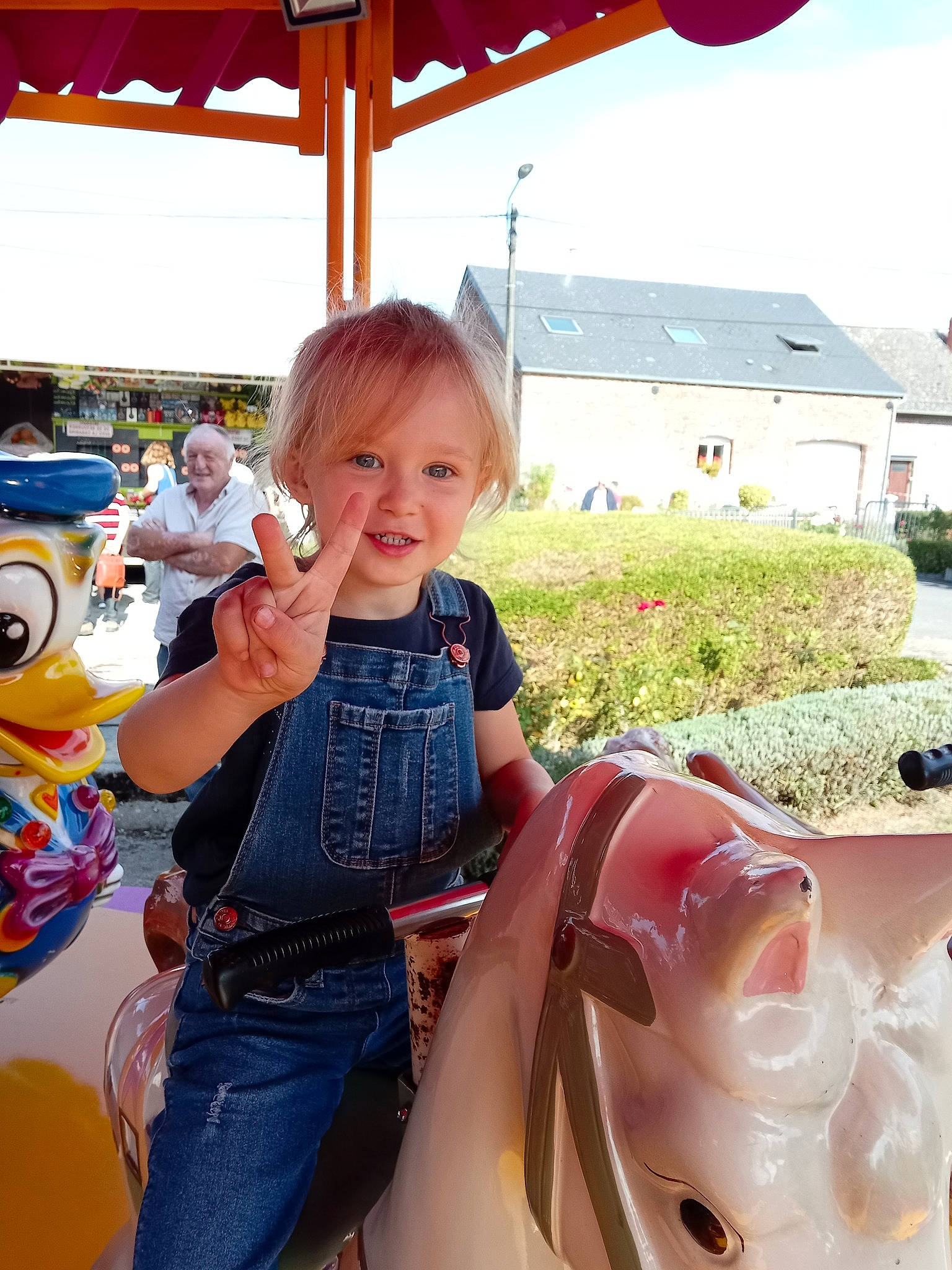 Lina participe au concours pour gagner de l'argent avec cette photo : baby, beauty, child, fun, grass, happy, jeans, joy, leisure, person, photograph, plant, play, recreation, sitting, sky, smile, summer, toddler, tourism