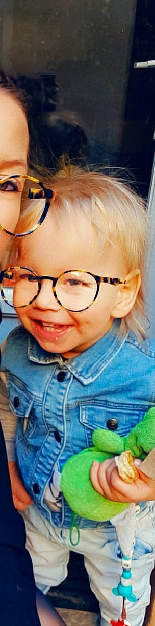 Thomas a rejoint le concours — aidez-le/la à gagner de superbes lots ! blond, cheek, child, chin, cool, ear, eye, eyebrow, eyewear, face, forehead, fun, glasses, hair, lip, nose, person, selfie, smile, toddler