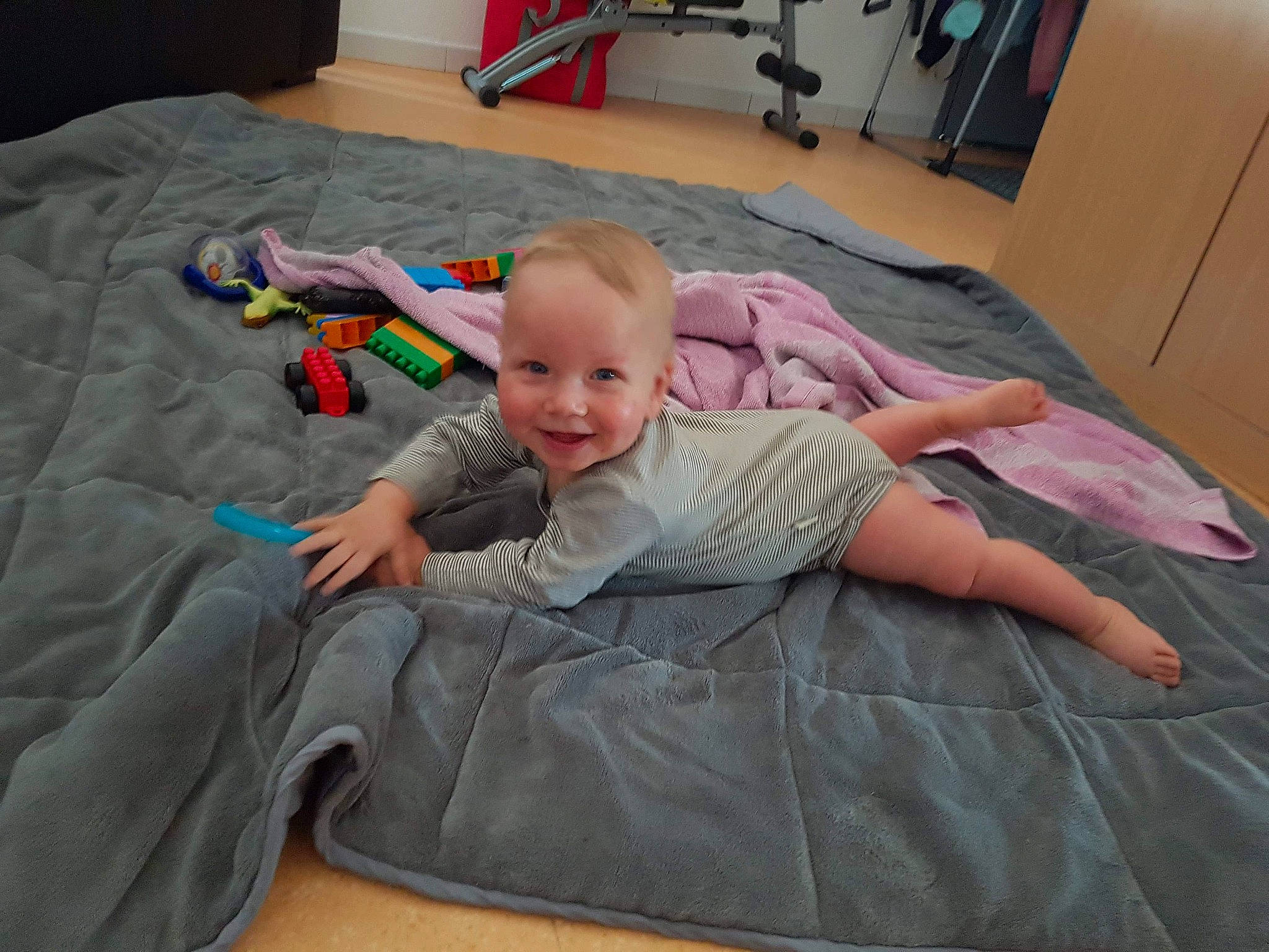 Thomas a rejoint le concours — aidez-le/la à gagner de superbes lots ! child, comfort, joy, person, play, toddler