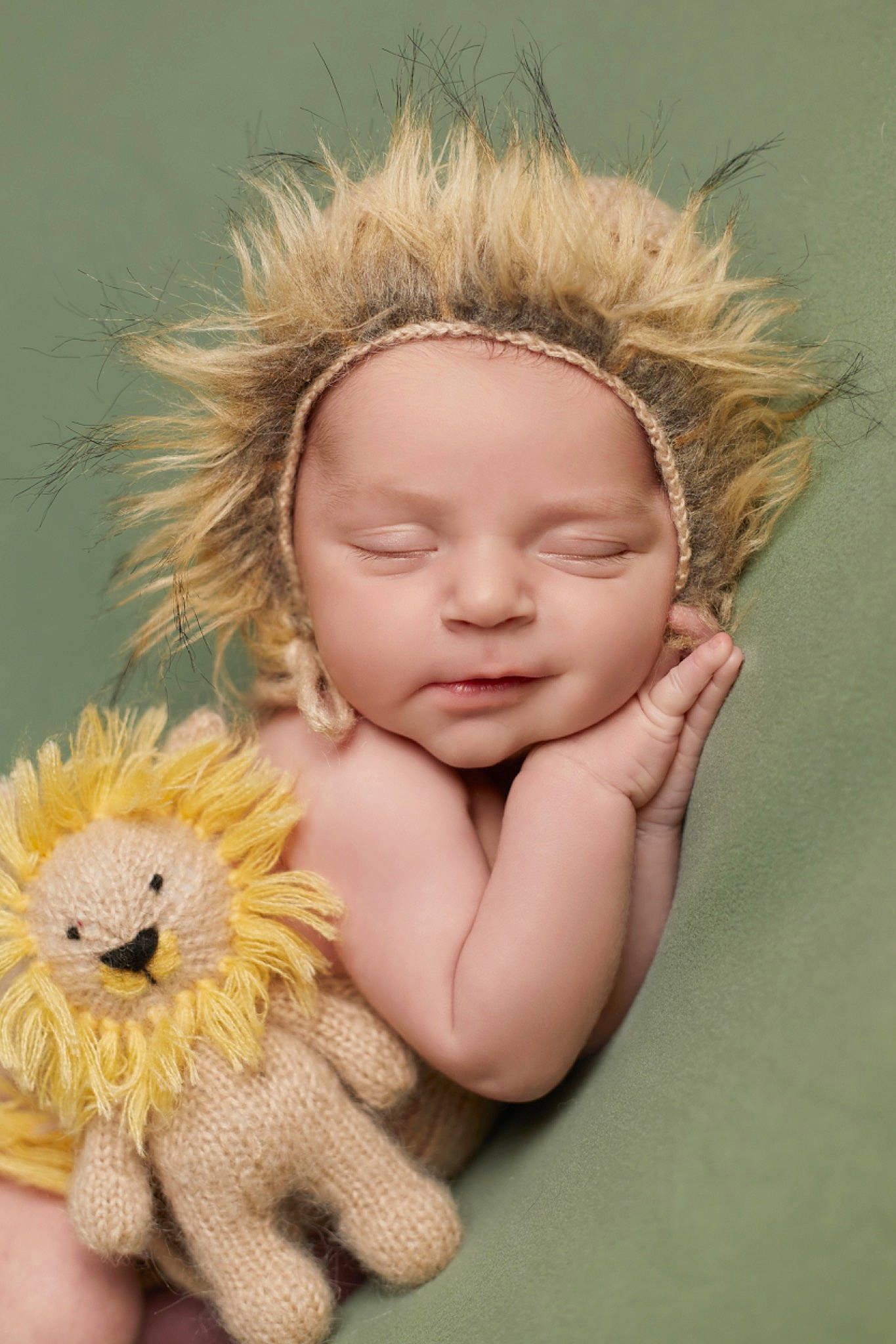 Bodhi is registered to the contest to win money with this photo: baby, baby_products, baby_toddler_clothing, brown_hair, child, fashion_accessory, fawn, finger, flower, fur, gesture, hand, happy, headwear, nail, person, petal, skin, stuffed_toy, thumb