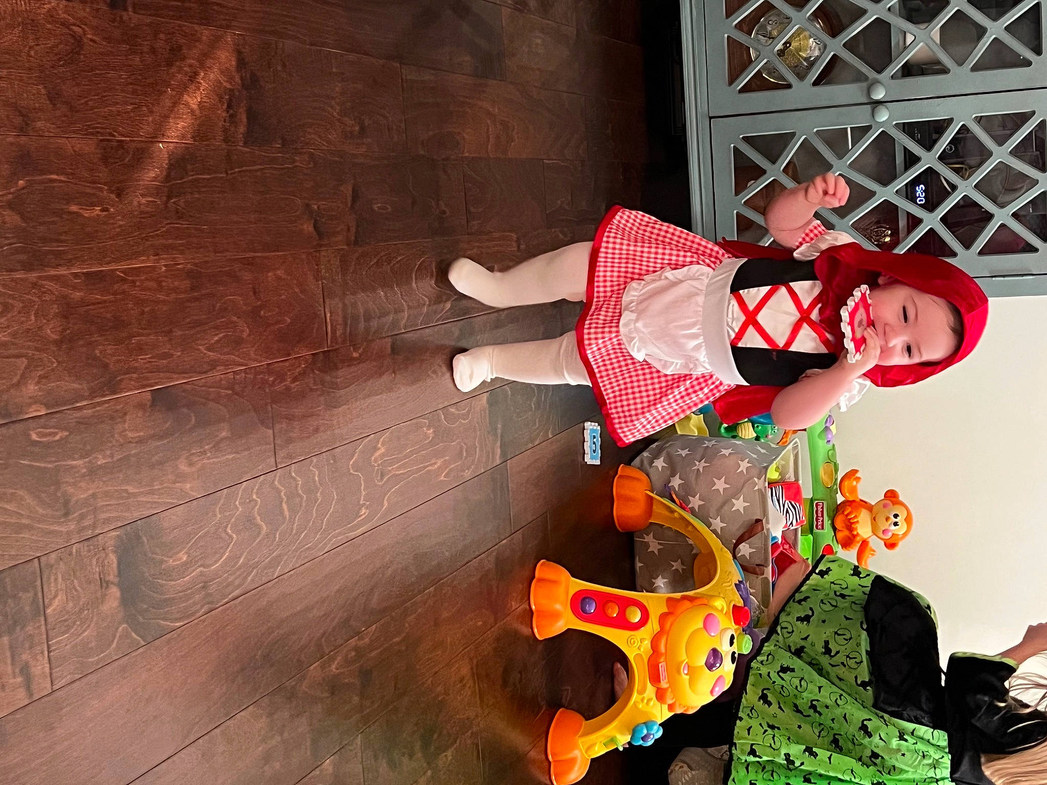 Aurora is registered to the contest to win money with this photo: artist, electric_guitar, entertainment, event, fun, guitar, guitar_accessory, guitarist, hardwood, headwear, leisure, music, musical_instrument, pattern, performance_art, performing_arts, person, plucked_string_instruments, string_instrument, string_instrument_accessory