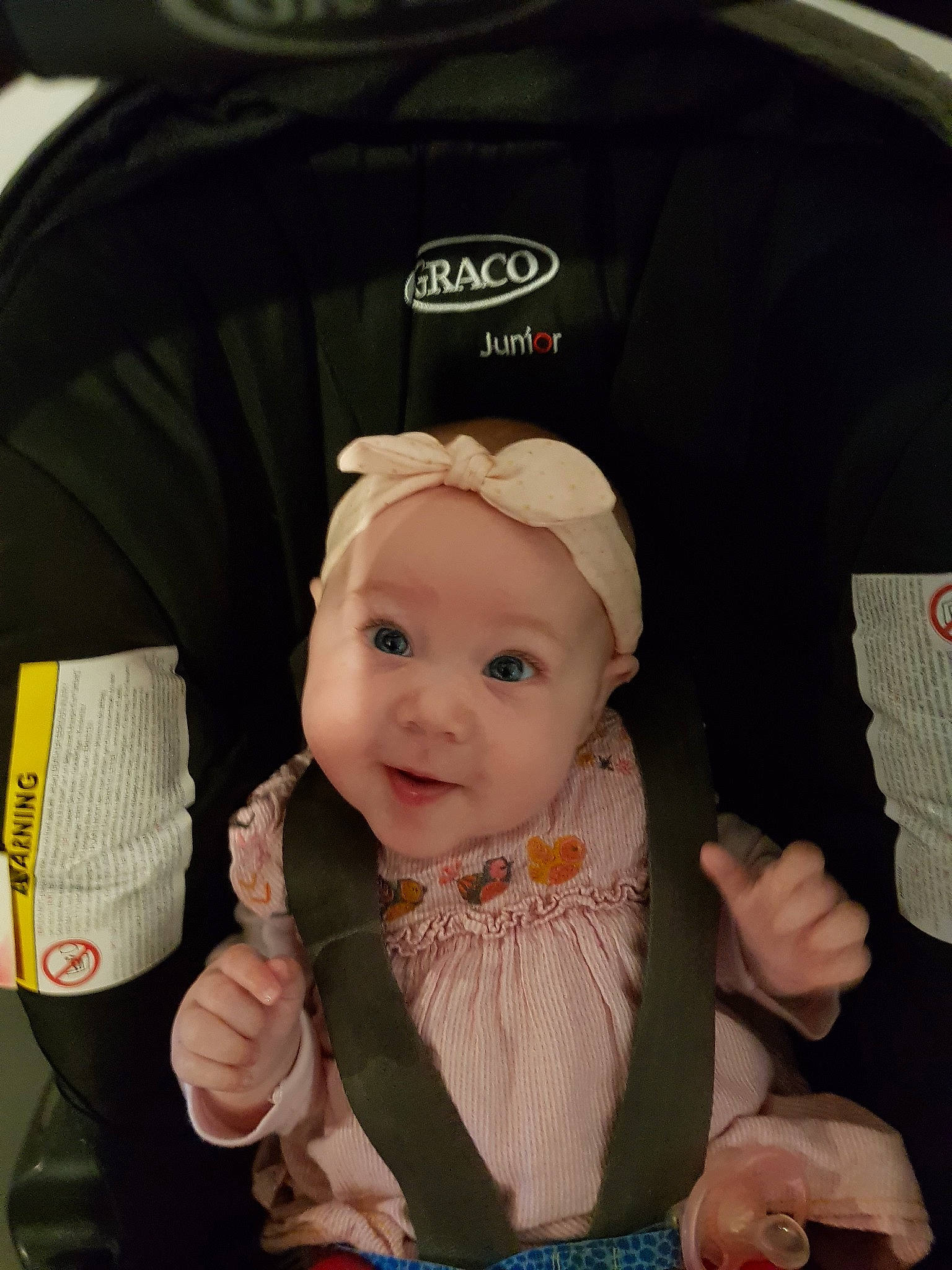 Olyana a rejoint le concours — aidez-le/la à gagner de superbes lots ! baby, baby_carriage, baby_in_car_seat, baby_products, car_seat, cheek, child, eye, hand, person, photography, product, toddler