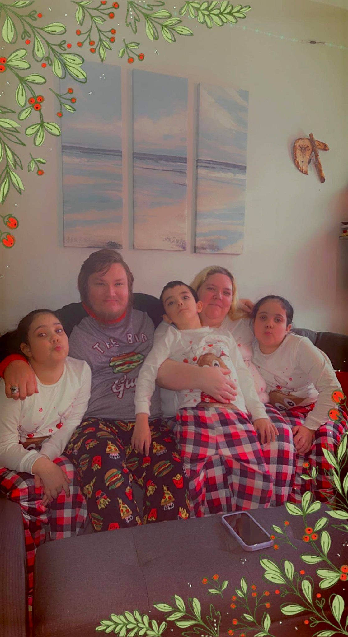 Maria is registered to the contest to win money with this photo: comfort, community, event, fun, happy, holiday, joy, lap, leaf, leisure, living_room, pattern, people, person, plaid, red, room, smile, tartan, textile