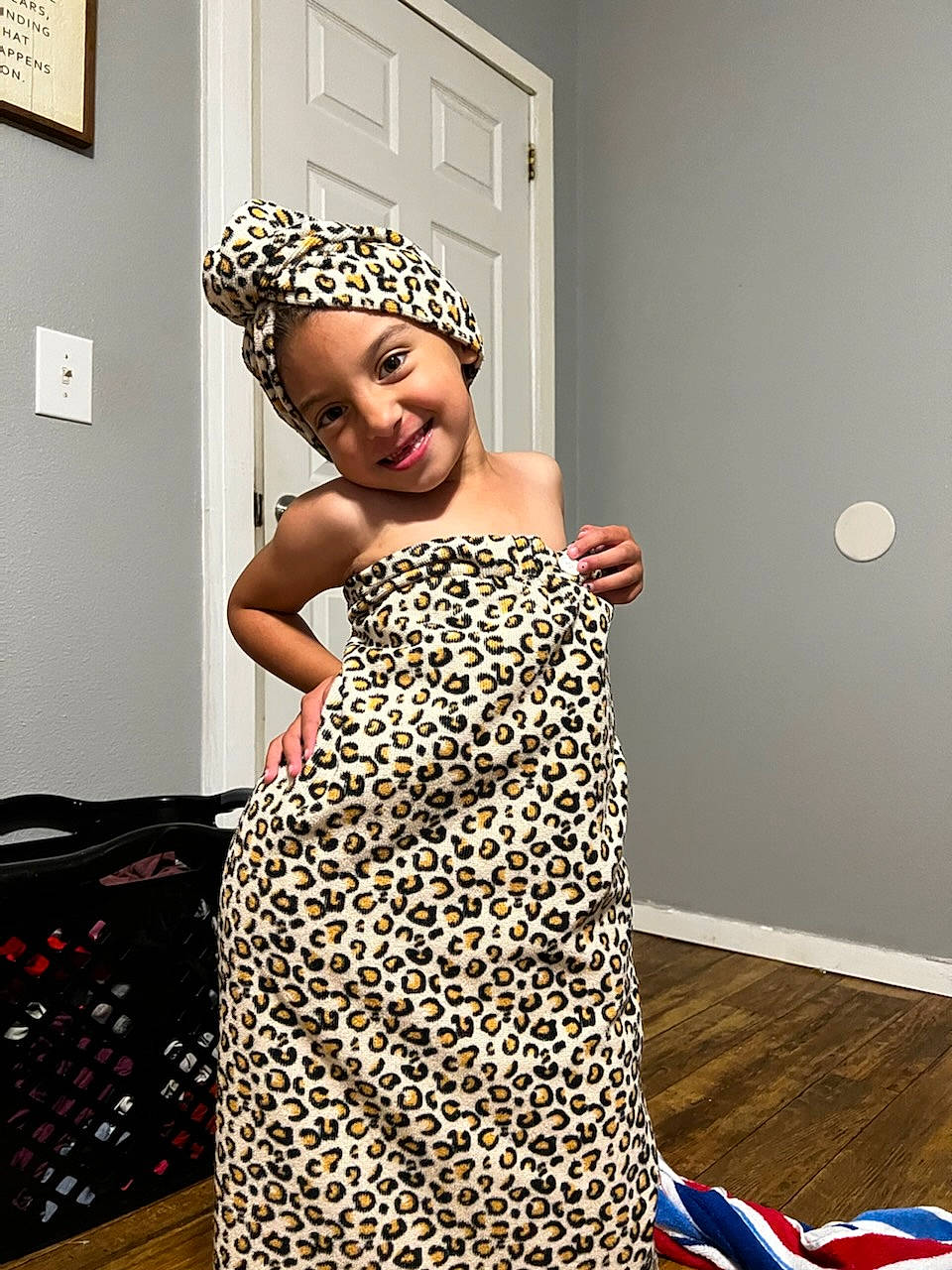 Macelyn is registered to the contest to win money with this photo: bag, day_dress, dress, entertainment, event, eyewear, fashion_design, fashion_model, floor, flooring, formal_wear, happy, headwear, joy, luggage_and_bags, neck, one_piece_garment, performing_arts, person, standing