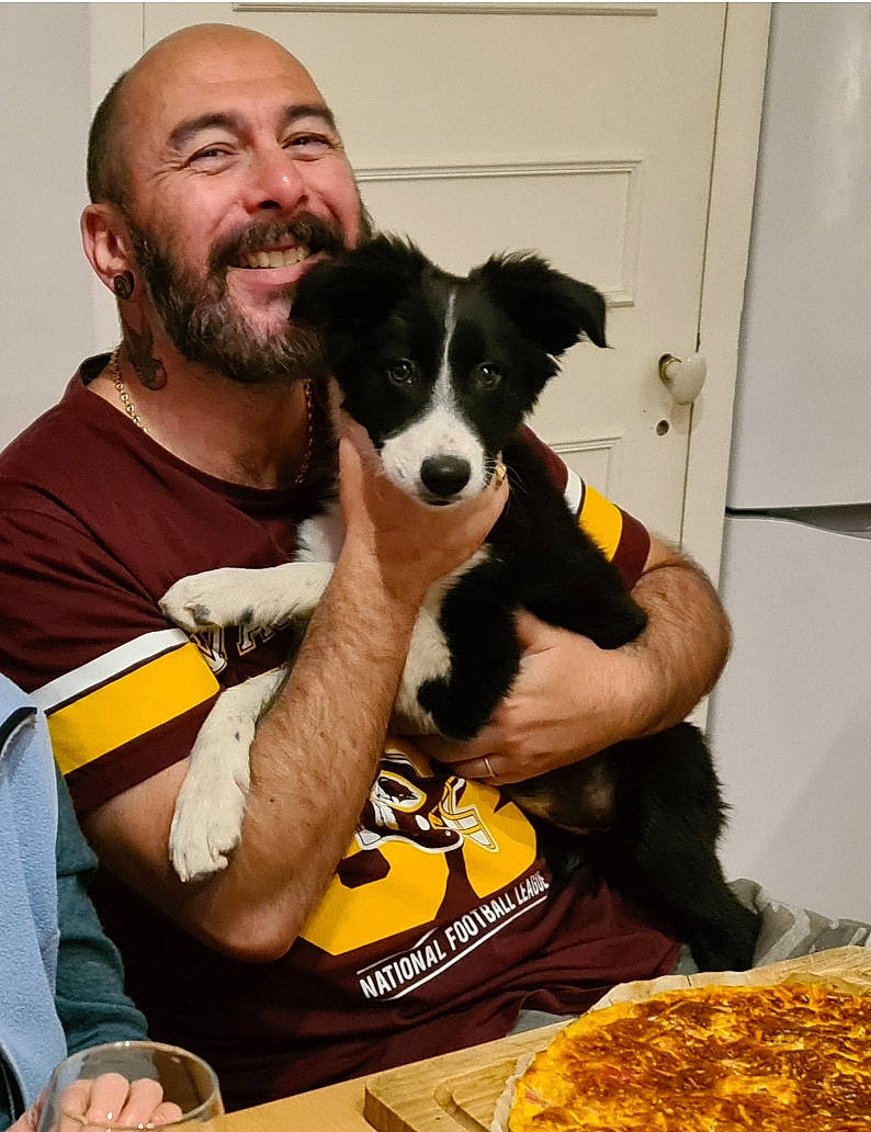 Soki participe au concours pour gagner de l'argent avec cette photo : beard, canidae, carnivore, comfort_food, companion_dog, cuisine, dish, dog, dog_breed, food, fur, happy, ingredient, junk_food, moustache, pet_food, recipe, smile, sporting_group, t_shirt