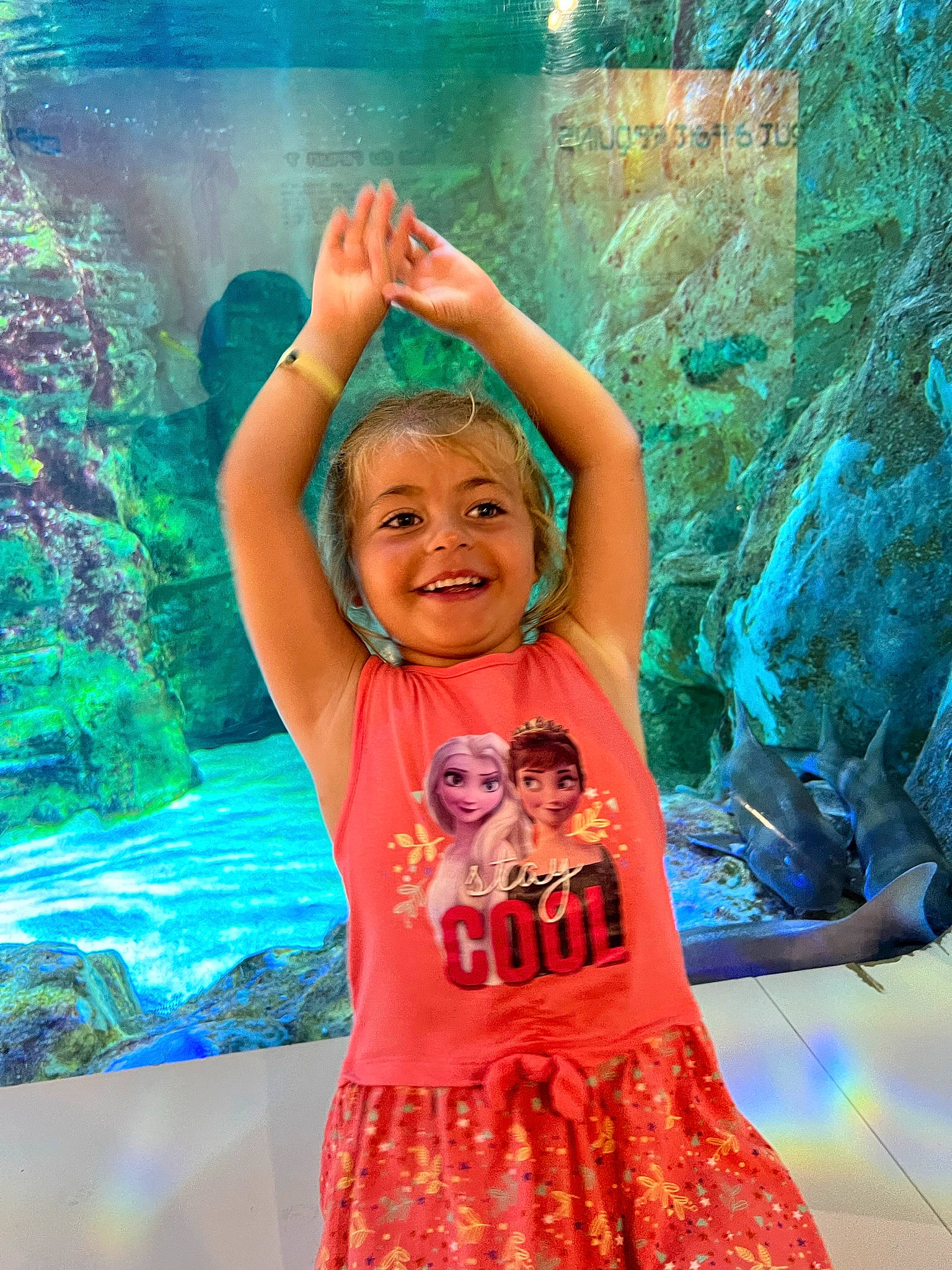 Maïly a rejoint le concours — aidez-le/la à gagner de superbes lots ! aqua, child, electric_blue, event, fashion_design, fun, green, happy, joy, leisure, magenta, peach, person, pink, recreation, smile, summer, t_shirt, toddler, tree