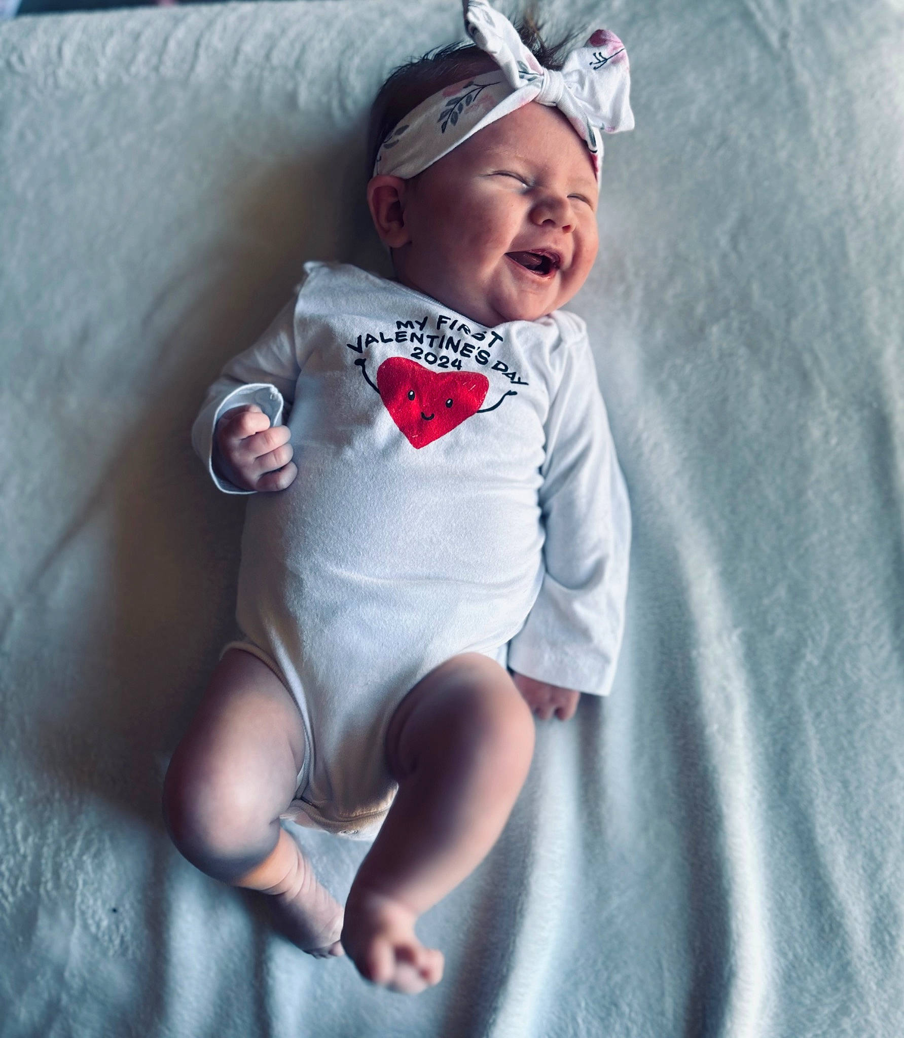 Isabell is registered to the contest to win money with this photo: baby, baby_toddler_clothing, baseball_cap, cap, carmine, child, cool, elbow, eye, fun, happy, hat, headwear, human_body, human_leg, person, personal_protective_equipment, sleeve, smile, t_shirt