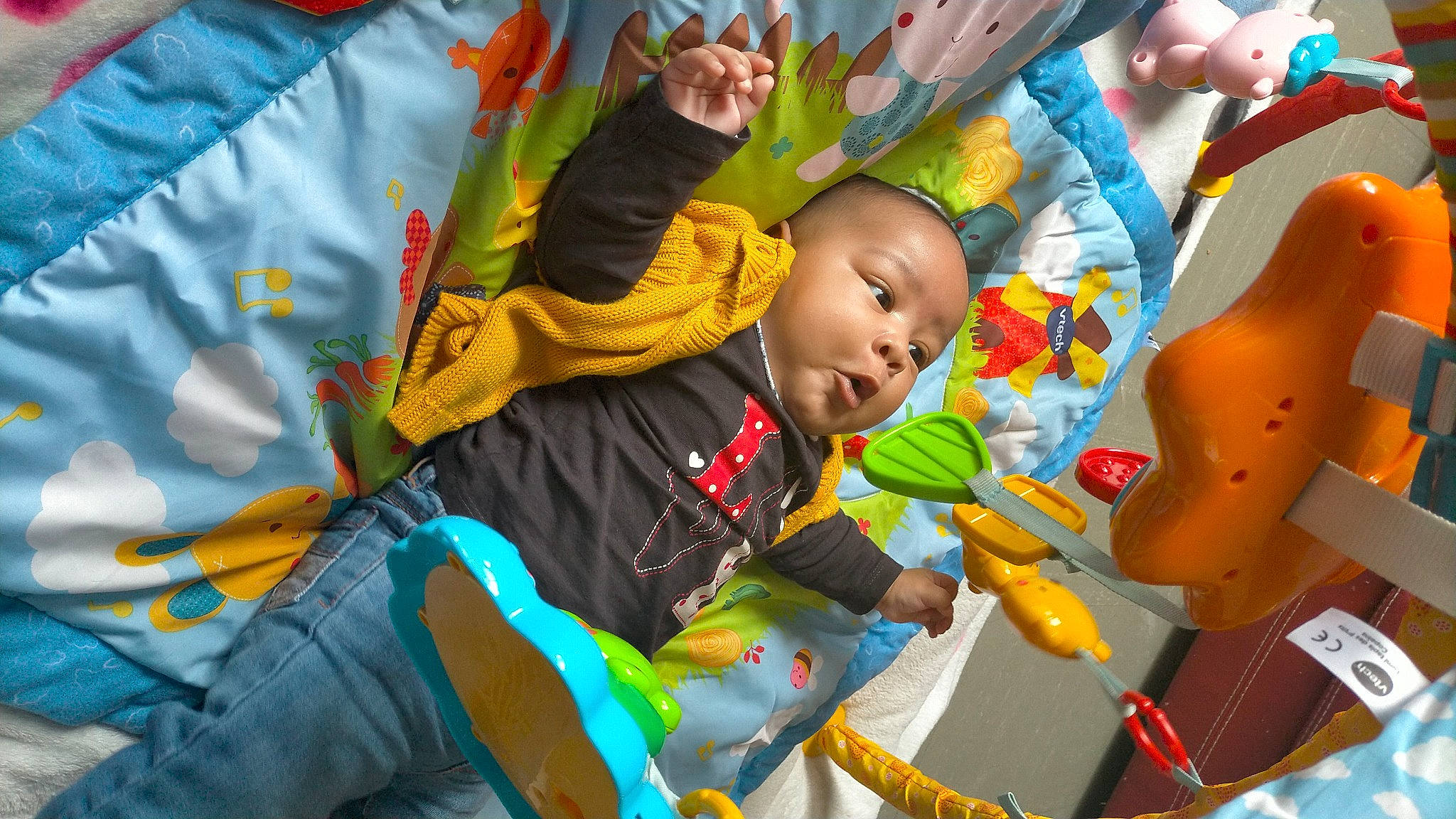 Ayomidé a rejoint le concours — aidez-le/la à gagner de superbes lots ! adaptation, adventure, baby, baby_products, child, event, fun, happy, human, leaf, leisure, orange, organism, person, play, recreation, t_shirt, textile, toddler, toy