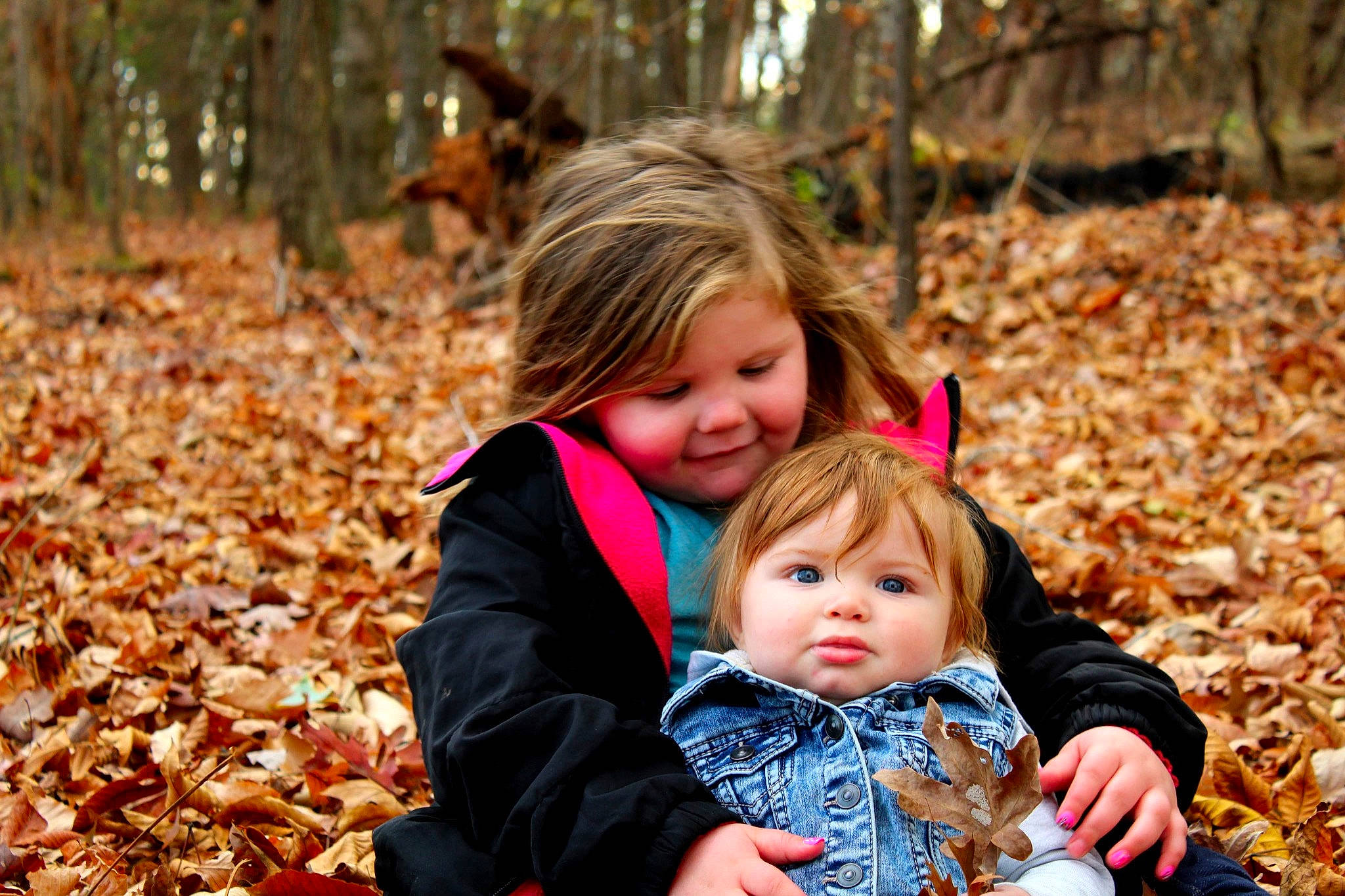 Tinsley Asta is registered to the contest to win money with this photo: botany, branch, eye, face, facial_expression, grass, happy, head, joy, leaf, leisure, natural_landscape, nature, people_in_nature, person, photograph, plant, smile, sunlight, toddler