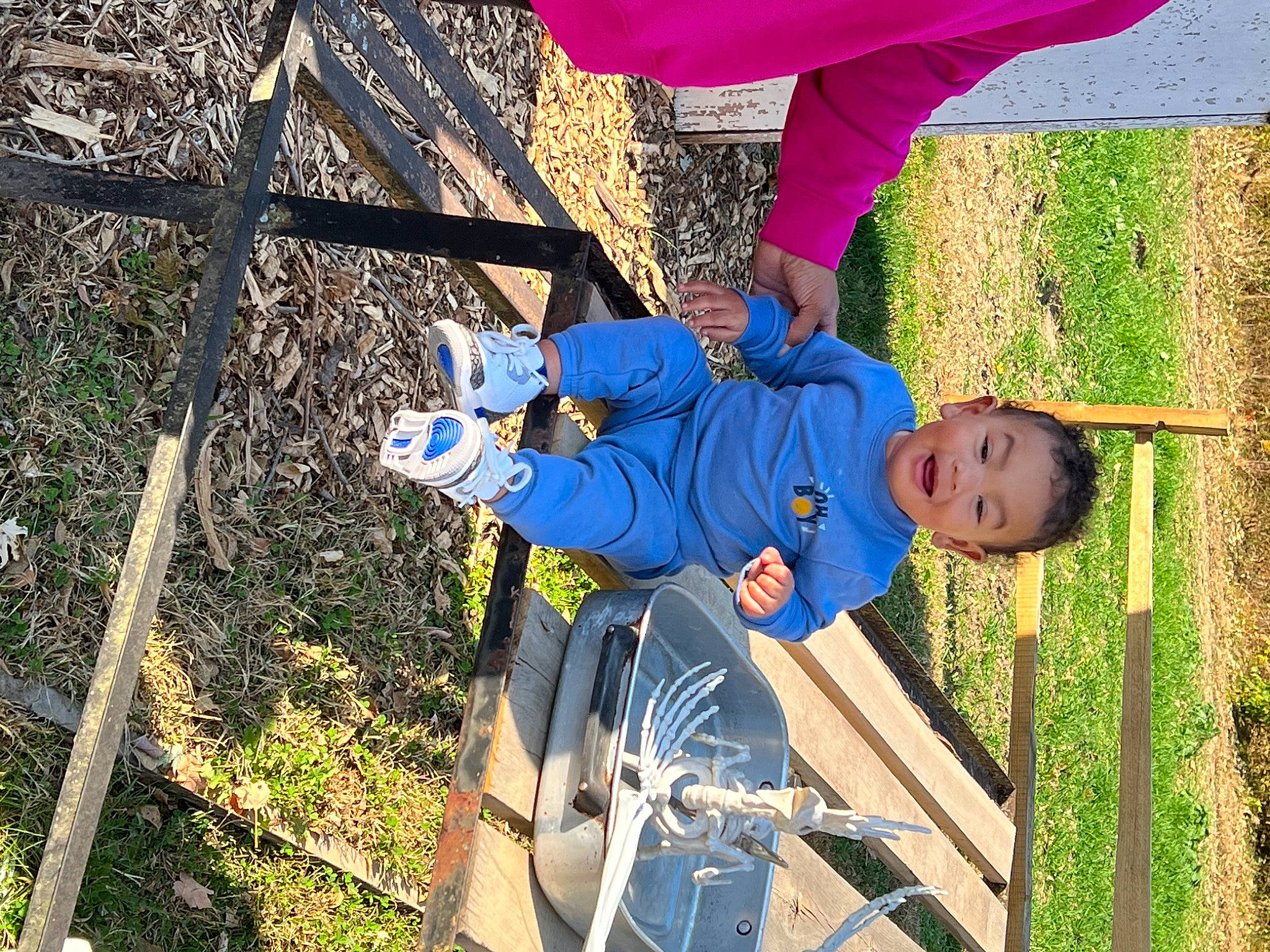 Makai is registered to the contest to win money with this photo: baby_toddler_clothing, child, electric_blue, fun, grass, grassland, leisure, magenta, people_in_nature, person, plant, smile, soil, t_shirt, toddler, tree