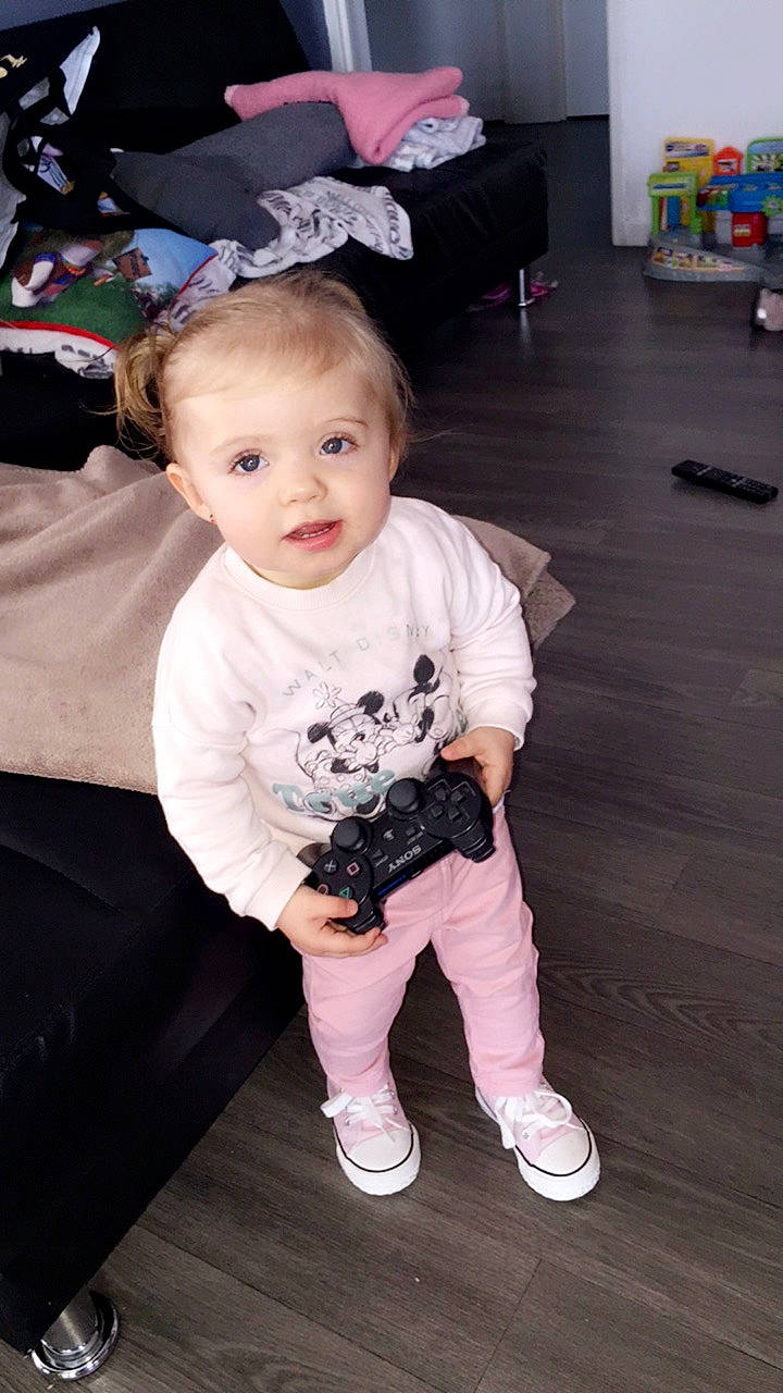 Leena participe au concours pour gagner de l'argent avec cette photo : baby, baby_toddler_clothing, cheek, child, costume, footwear, headgear, person, pink, shoe, skin, sleeve, smile, toddler