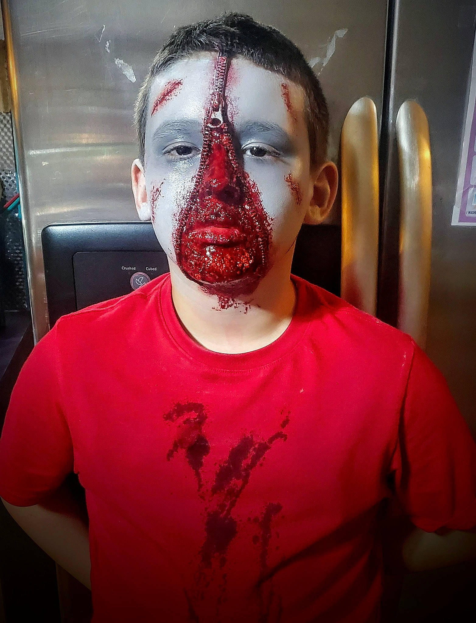 Peyton is registered to the contest to win money with this photo: carmine, cheek, chest, cool, entertainment, event, eyelash, facial_hair, flesh, forehead, fun, jaw, magenta, mouth, neck, performing_arts, person, sleeve, t_shirt, throat