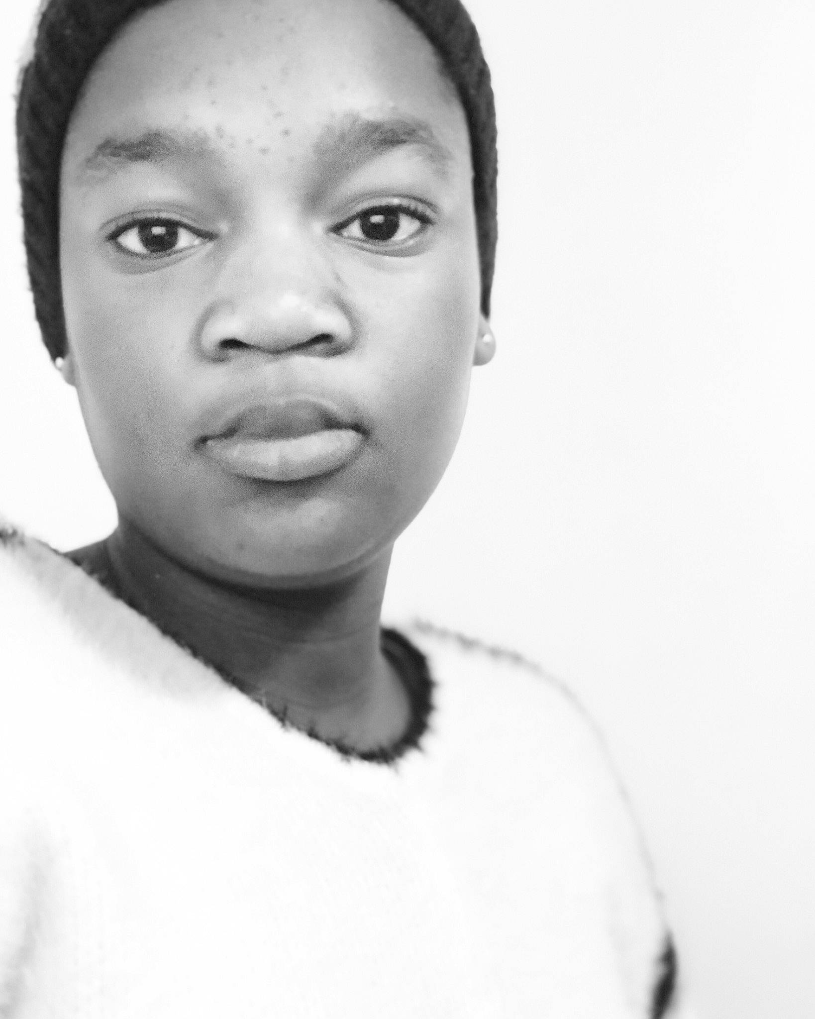 Badmus a rejoint le concours — aidez-le/la à gagner de superbes lots ! beauty, black, black_and_white, cheek, chin, close_up, eye, eyebrow, face, forehead, head, human, jaw, lip, neck, nose, person, photography, portrait, skin