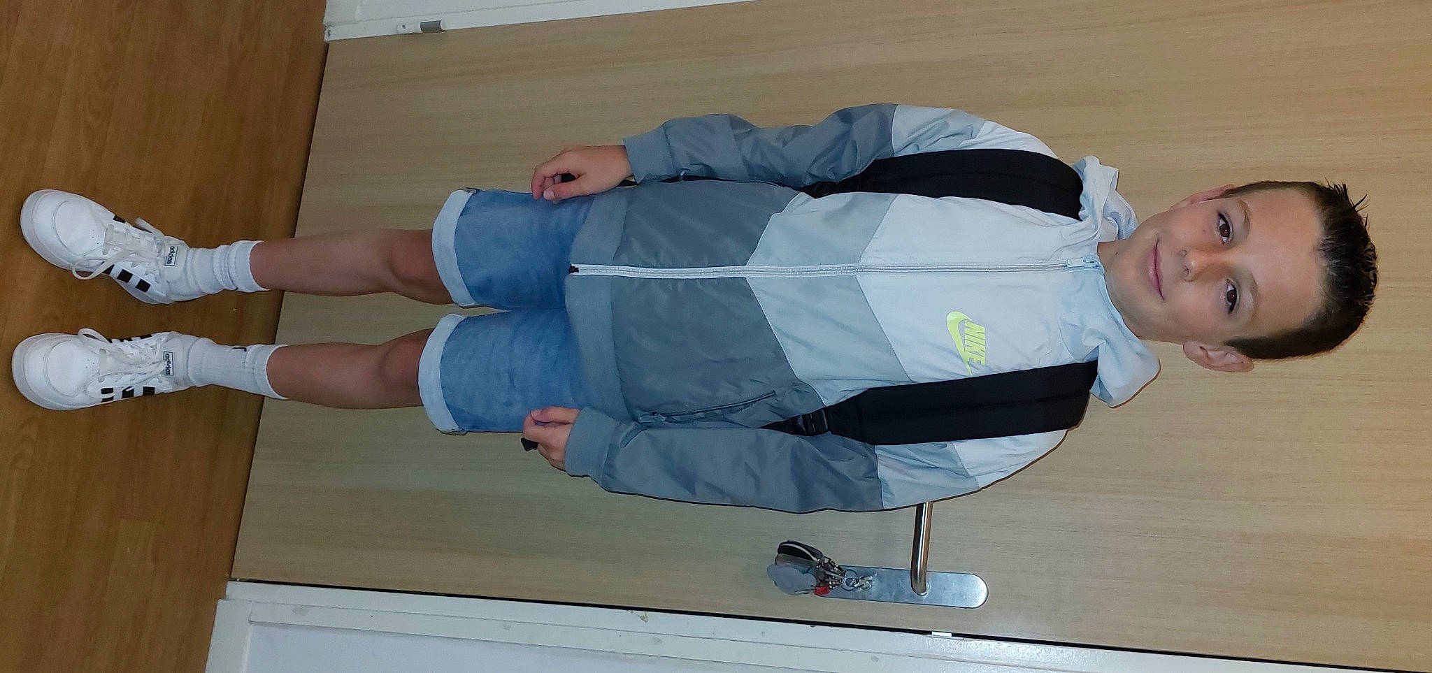 Nolan participe au concours pour gagner de l'argent avec cette photo : cleanliness, comfort, dress_shirt, elbow, electric_blue, foot, human_leg, joy, knee, person, product, sleeve, smile, wrist