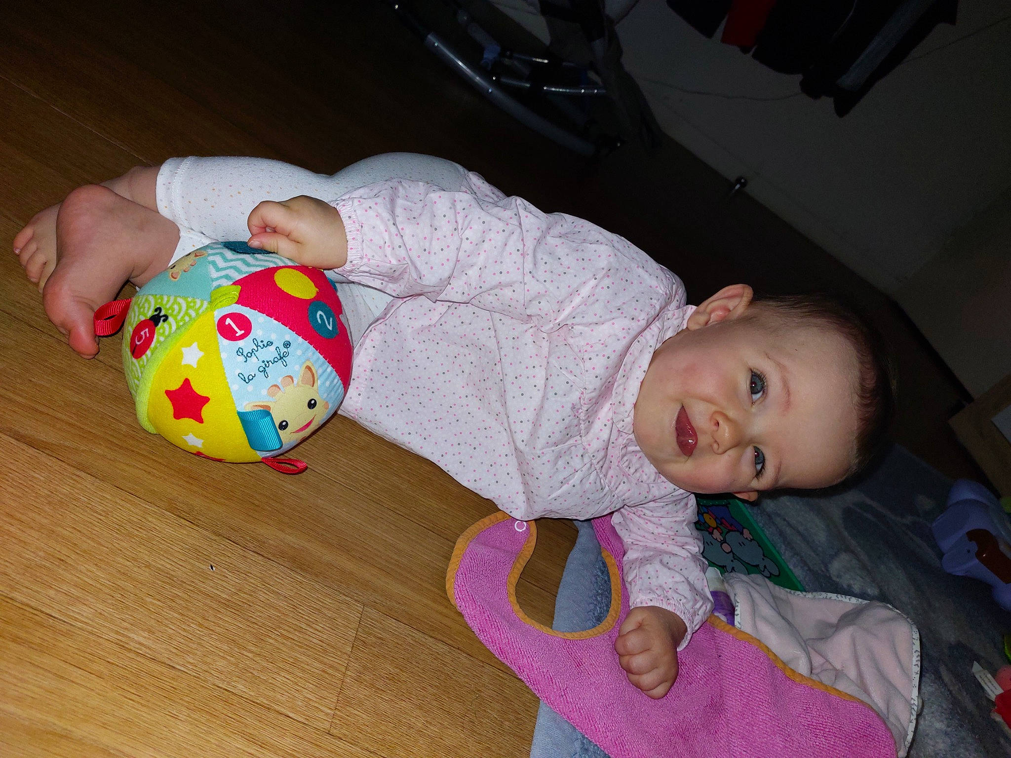 Maddie participe au concours pour gagner de l'argent avec cette photo : baby, baby_products, baby_toddler_clothing, cheek, child, comfort, flooring, foot, fun, happy, hardwood, human_leg, person, room, sitting, skin, toddler, wood