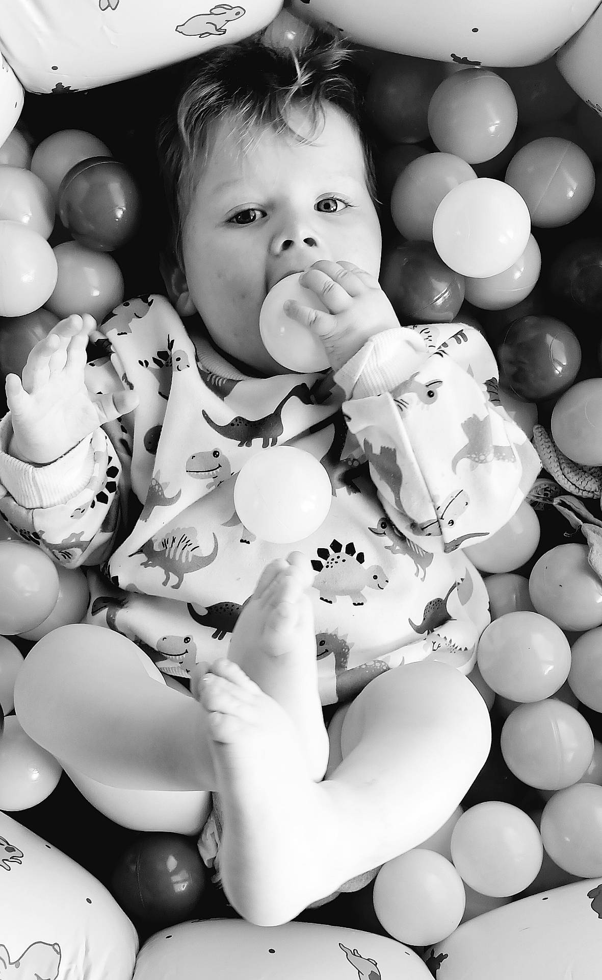 Martin a rejoint le concours — aidez-le/la à gagner de superbes lots ! baby, balloon, bodypart, cream, egg, face, finger, food, hand, happy, head, inflatable, pattern, people, person, photography, polkadot, portrait, smile, sphere