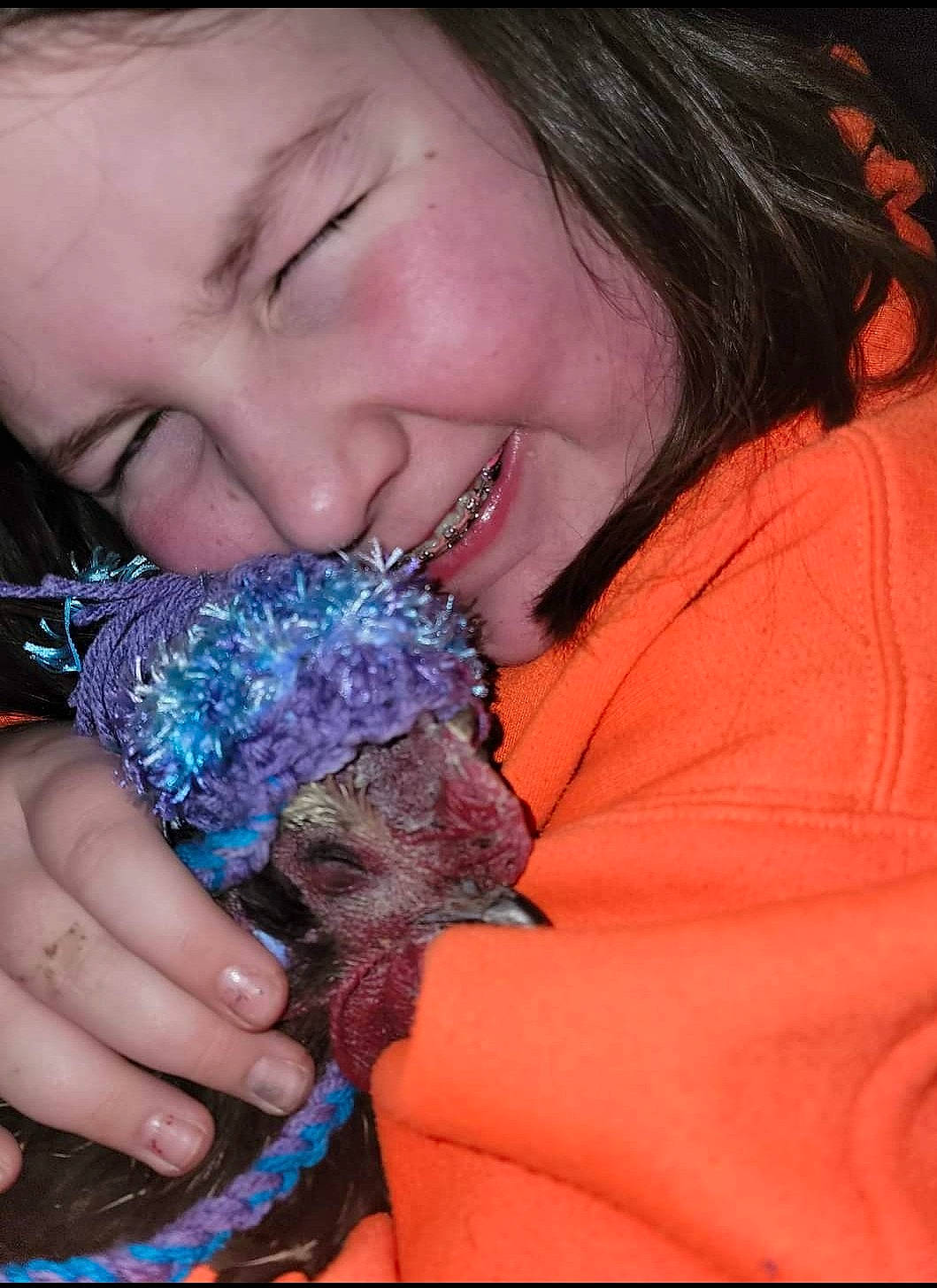 Della is registered to the contest to win money with this photo: arm, beard, electric_blue, event, eyelash, fashion_accessory, finger, fun, fur, gesture, hand, happy, iris, nail, person, skin, smile, sweetness, thumb, toy