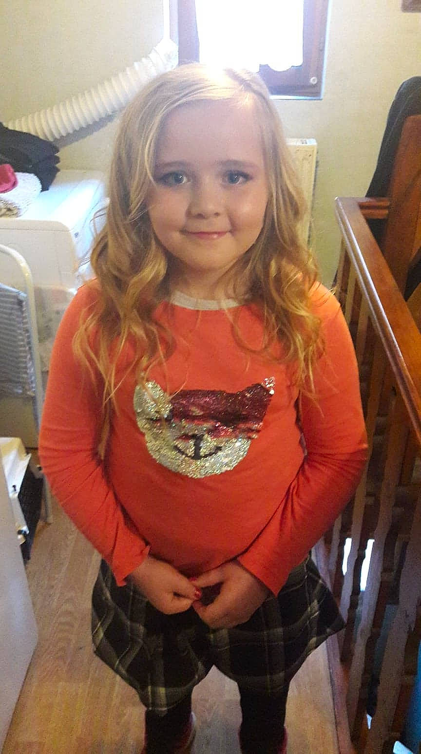 Mélinda participe au concours pour gagner de l'argent avec cette photo : blond, brown_hair, iris, joy, long_hair, mouth, person, smile