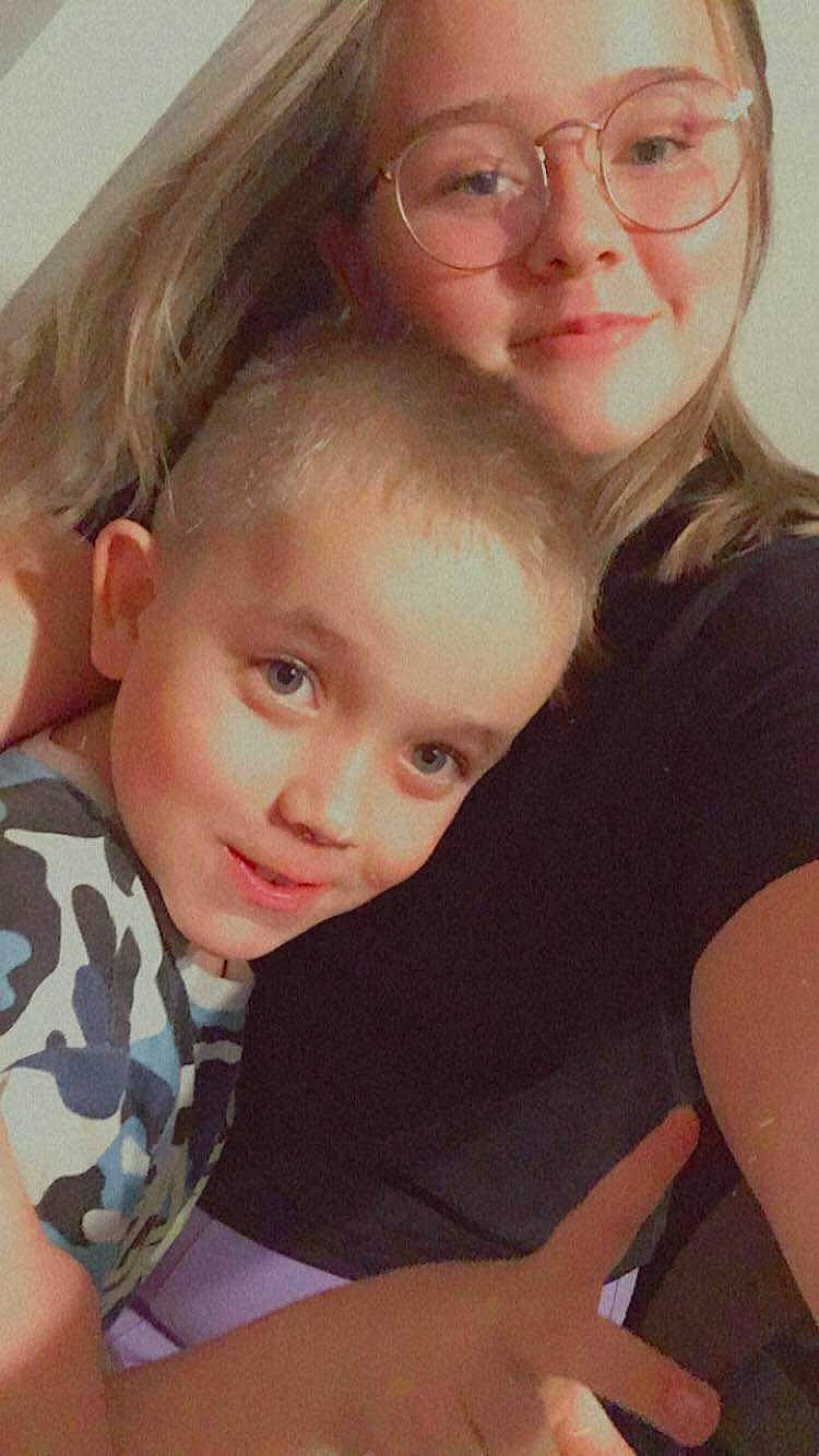 Tommy participe au concours pour gagner de l'argent avec cette photo : cheek, chin, cool, ear, eye, eyebrow, facial_expression, forehead, gesture, hair, happy, head, iris, lip, mouth, neck, nose, person, shoulder, skin