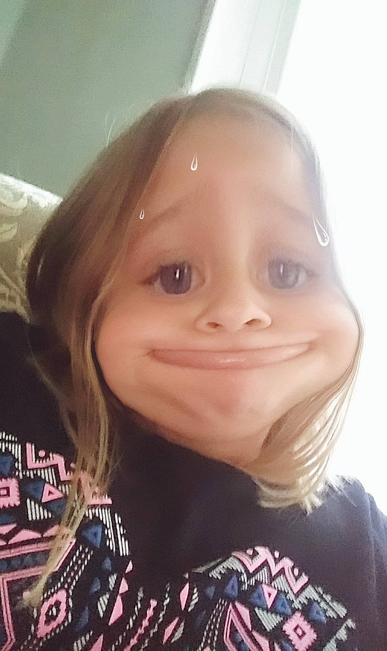 Mélinda a rejoint le concours — aidez-le/la à gagner de superbes lots ! beauty, blond, cheek, child, chin, eye, eyebrow, face, facial_expression, forehead, hair, happy, head, joy, lip, mouth, nose, person, photography, selfie