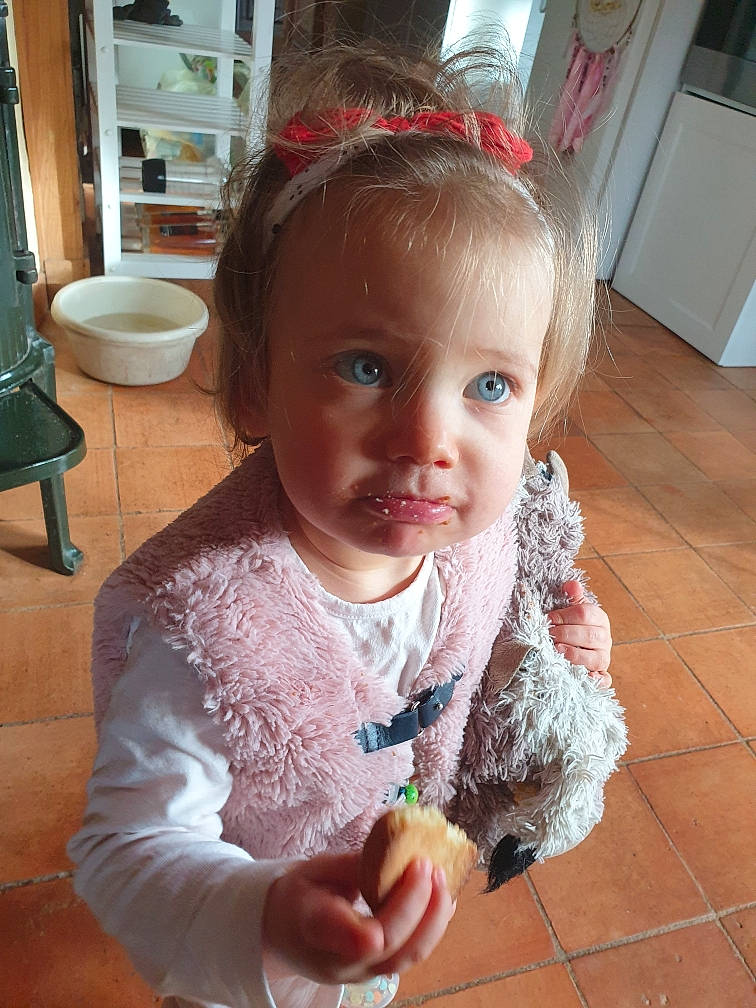 Blanche a rejoint le concours — aidez-le/la à gagner de superbes lots ! baby, baby_toddler_clothing, chair, cheek, child, dress, eyelash, flooring, fun, hair, happy, iris, lip, mouth, nose, person, pink, skin, toddler, window