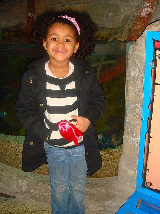 Sandra participe au concours pour gagner de l'argent avec cette photo : baby_toddler_clothing, ball, cheek, child, clothing, eye, fun, happy, head, jacket, jeans, joy, leisure, person, play, red, sitting, sleeve, smile, standing